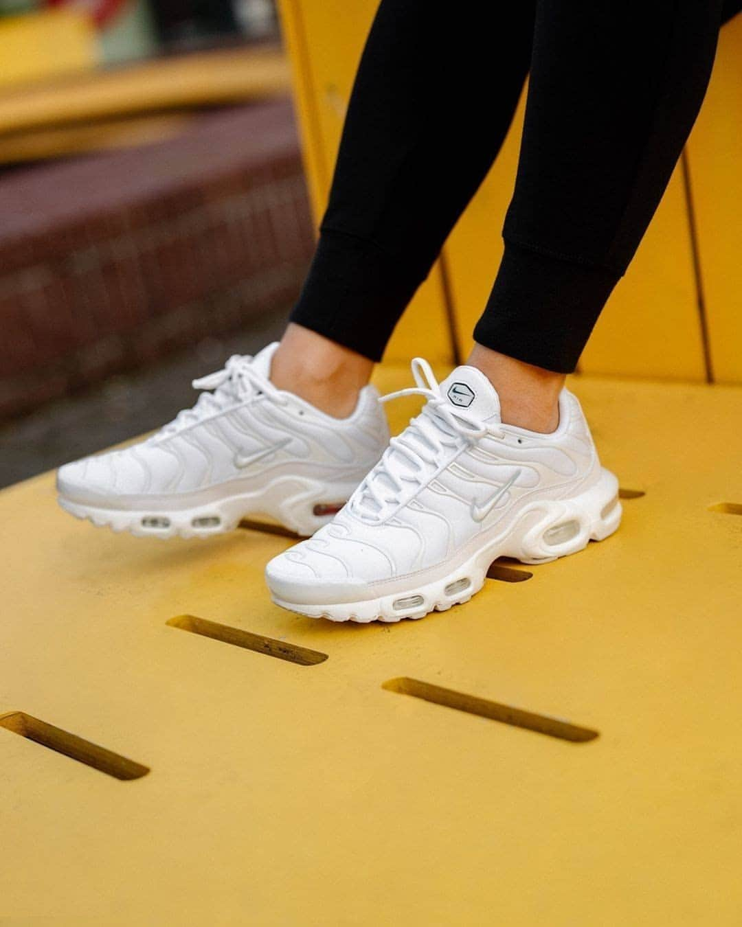 Foot Lockerさんのインスタグラム写真 - (Foot LockerInstagram)「Triple White clean! Grab the #nike Air Max Plus!」10月15日 6時00分 - footlocker