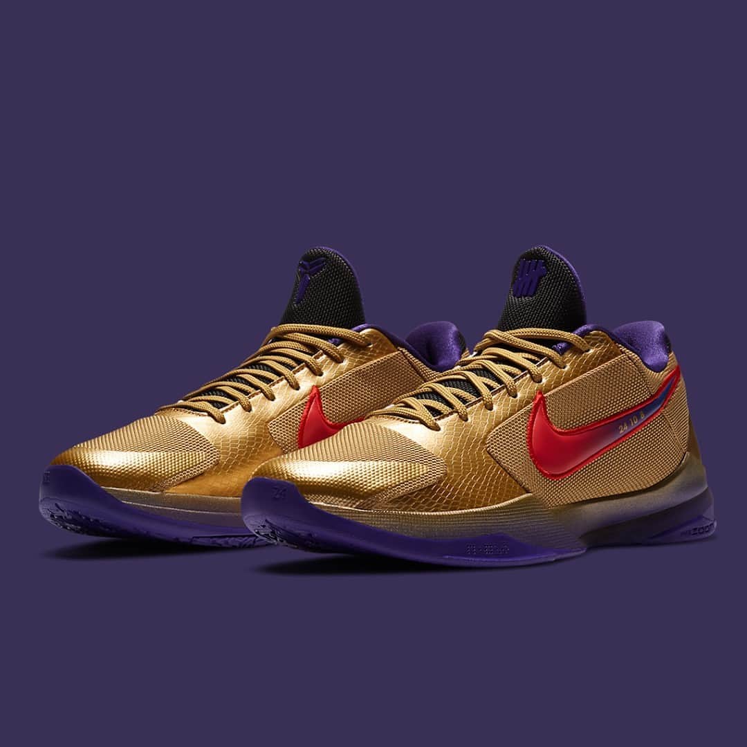 Sneaker Newsさんのインスタグラム写真 - (Sneaker NewsInstagram)「Official images of the @undefeatedinc x Nike Kobe 5 Protro have surfaced. This golden iteration is said to be inspired by the Black Mamba's posthumous induction into the Basketball Hall Of Fame. For a detailed look, tap the link in our bio.」10月15日 6時02分 - sneakernews