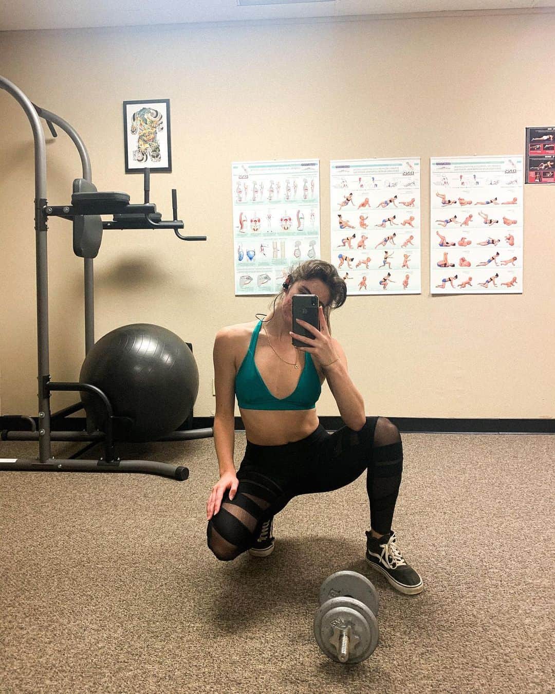 Elliana Shayna Pogrebinskyさんのインスタグラム写真 - (Elliana Shayna PogrebinskyInstagram)「It’s grow szn 👏🏻 What do you like to do for exercise?! #kinesiology #strengthandconditioning #training #weights #gym #fitness #backtoit」10月15日 6時07分 - elliana_pogrebinsky
