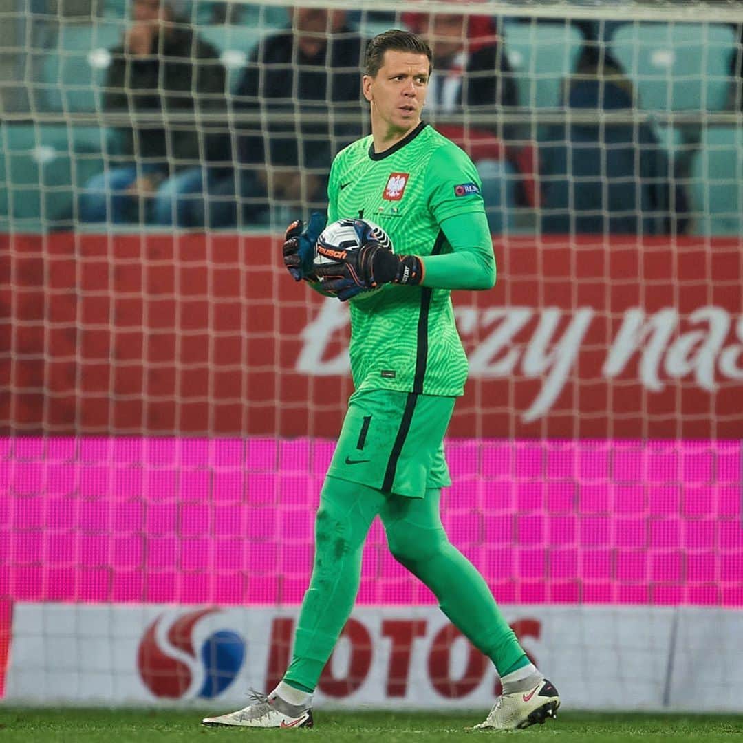 ヴォイチェフ・シュチェスニーのインスタグラム：「3:0 win to end the international break🇵🇱 A great team effort💪」
