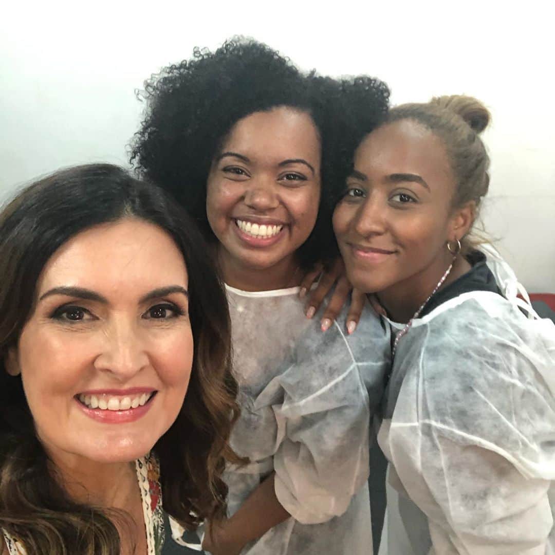 ファチマ・ベルナルデスのインスタグラム：「Elas são as mais novas integrantes da minha equipe na @oficialplay9. @diasdecacho, na comunicação,  e @vitoriagarrido, no atendimento. Sejam bem vindas e que os próximos trabalhos sejam tão bacanas quanto esse primeiro. 😘😘」
