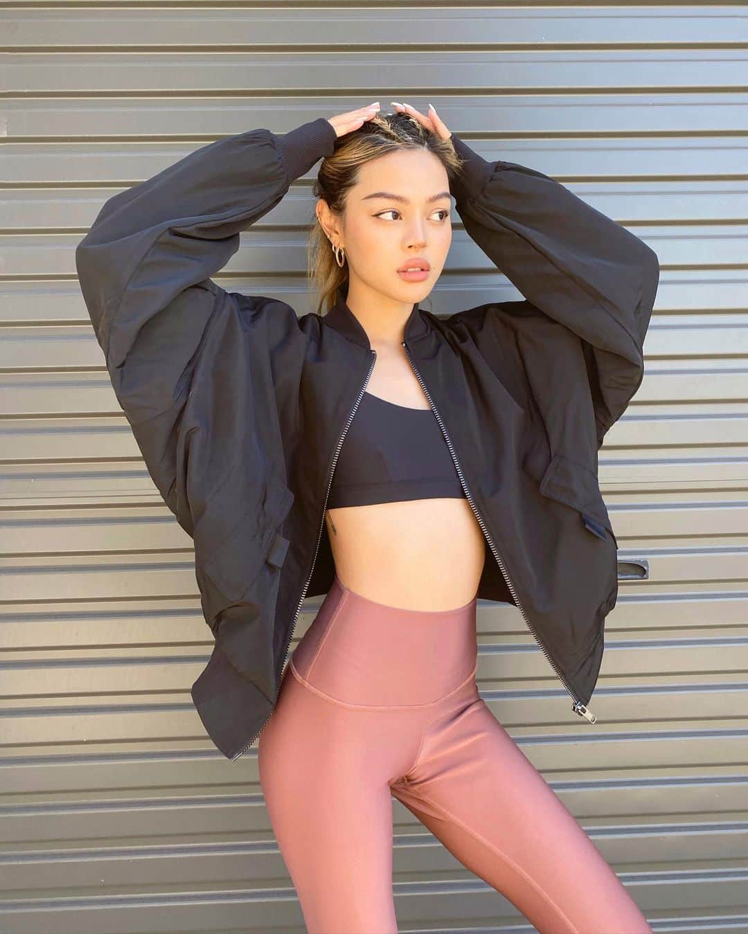 リリーマイマックのインスタグラム：「Morning walks @aloyoga」