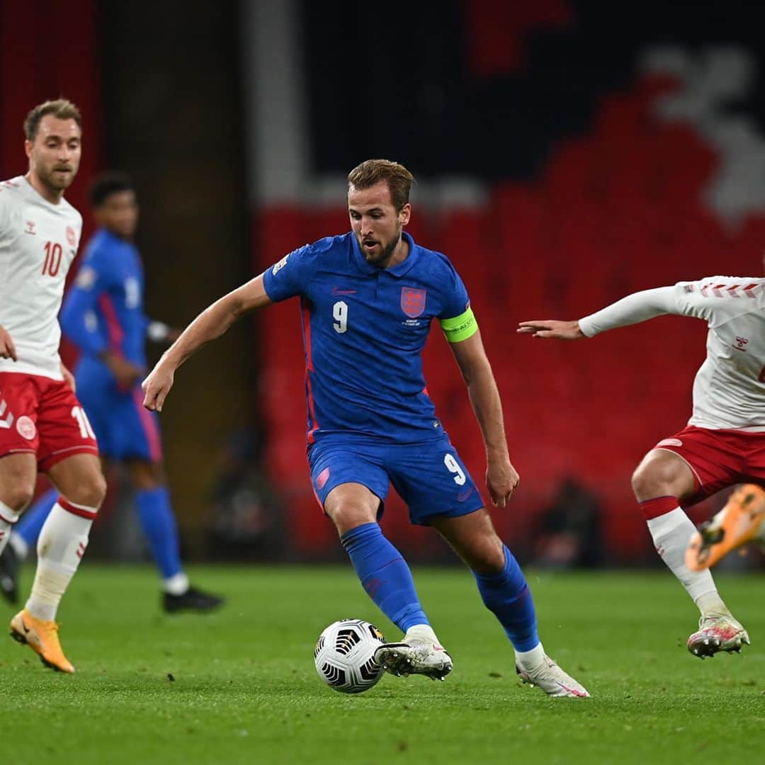 ハリー・ケインのインスタグラム：「Very frustrating to lose that game. Loads of positives from this @england camp to take into the next internationals. 🦁🦁🦁」
