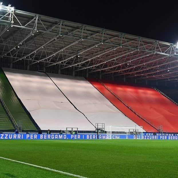 ロベルト・マンチーニのインスタグラム：「Ci è mancato il gol vittoria che volevamo e che meritava la città di Bergamo ma è stata una bella prestazione. Bravi tutti! #Mancio #NationsLeague #vivoazzurro #Nazionale #Azzurri #italiapaesibassi」