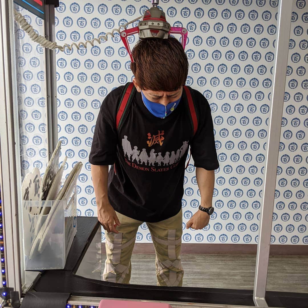 のインスタグラム：「重くて持ち上がらないよ^_^ #ufoキャッチャー #人間ufoキャッチャー #俺は82キロ」