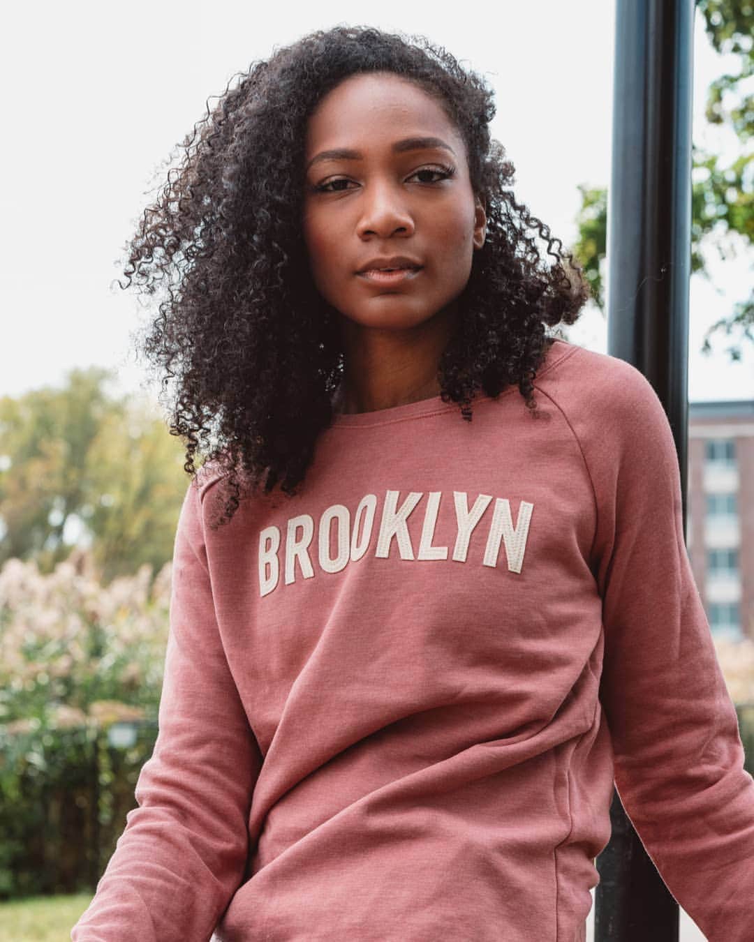 ブルックリンインダストリーズのインスタグラム：「Ari in the Ditmas Crew Neck. Sweatshirt season is here. 📷: @marki3marc #brooklynindustries #liveworkcreate」