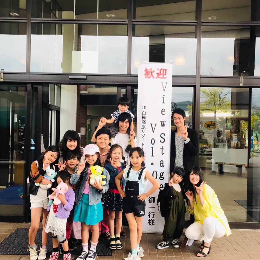 吉田ヒトシさんのインスタグラム写真 - (吉田ヒトシInstagram)「おはようございます。  白樺リゾート池の平ホテル。  大学卒業後、実はこちら住み込みでお世話になりました。  早口言葉のういろう売りを言いながら、毎日白樺湖を一周走っていました。  その後、試験に合格して上京し芝居を学ぶことになります。  そんな僕の原点ともなる特別な場所。  今回で3回目となる白樺リゾートでのファッションショー。  本日締め切りです。  #吉田ヒトシ #モデル募集 #池の平ホテル」10月15日 6時47分 - yoshida__hitoshi