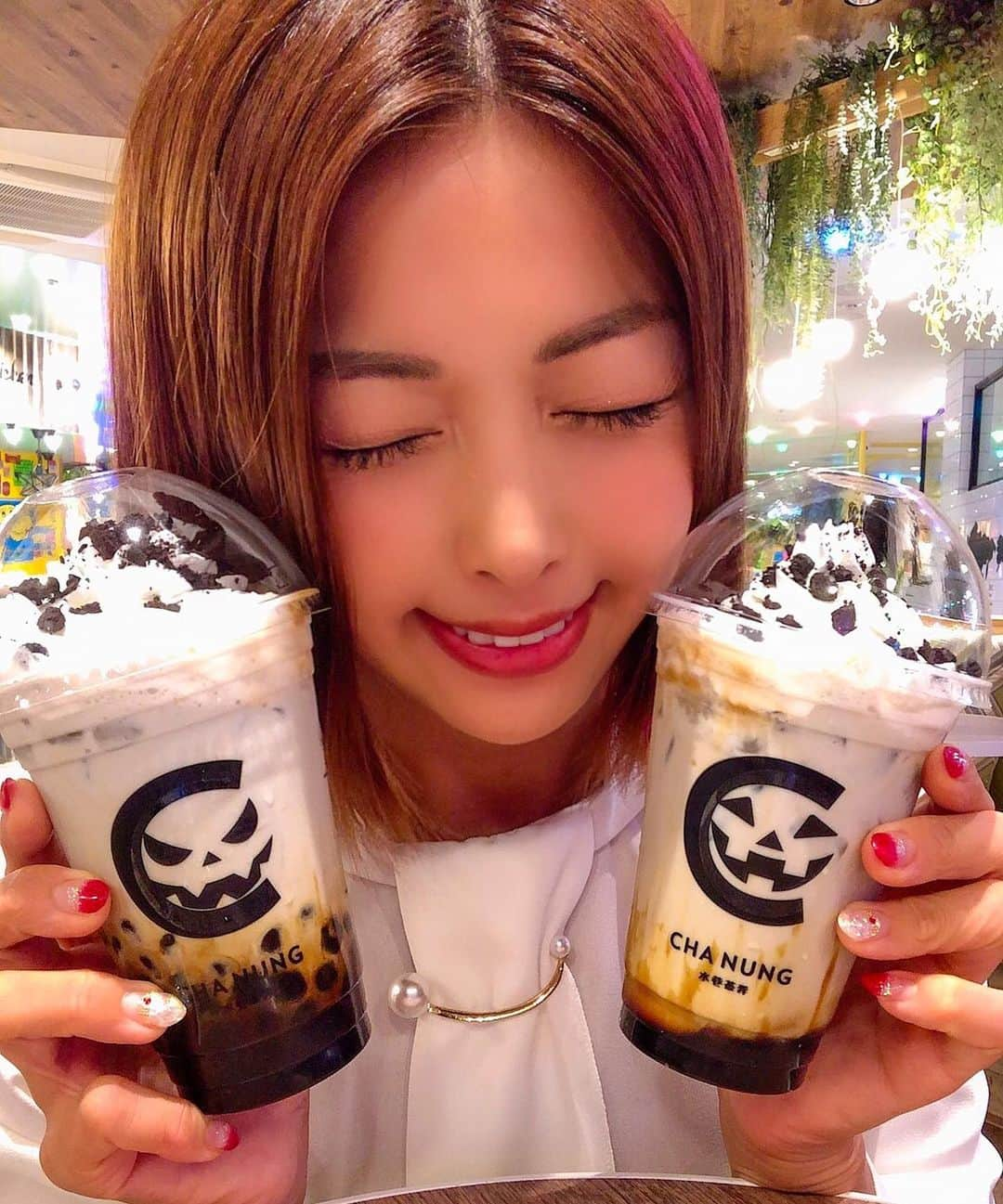 あおい夏海さんのインスタグラム写真 - (あおい夏海Instagram)「今月はハロウィンだー！ イメージモデルをさせてもらっているタピオカ専門店【チャノン】 @chanung_japan で ハロウィン限定ドリンク販売中だよー！ "ハッピータロウィン" タロ芋➕黒糖と "タッピータロウィン" タロ芋ミルク➕黒糖➕タピオカ  甘党の方おすすめでーーす❤️❤️❤️ 最近は寒くなってきたので、ホットタピオカもおすすめです！！  私が行ったのは新宿店だよー！ @chanung_shinjuku  #チャノン #CHANUNG #タピオカ #ホットタピオカ #ハロウィン #ハッピータロウィン #タッピータロウィン #タピオカ専門店 #新宿 #あおい夏海 #甘党 #タピオカ巡り」10月15日 6時53分 - natsumi.aoi