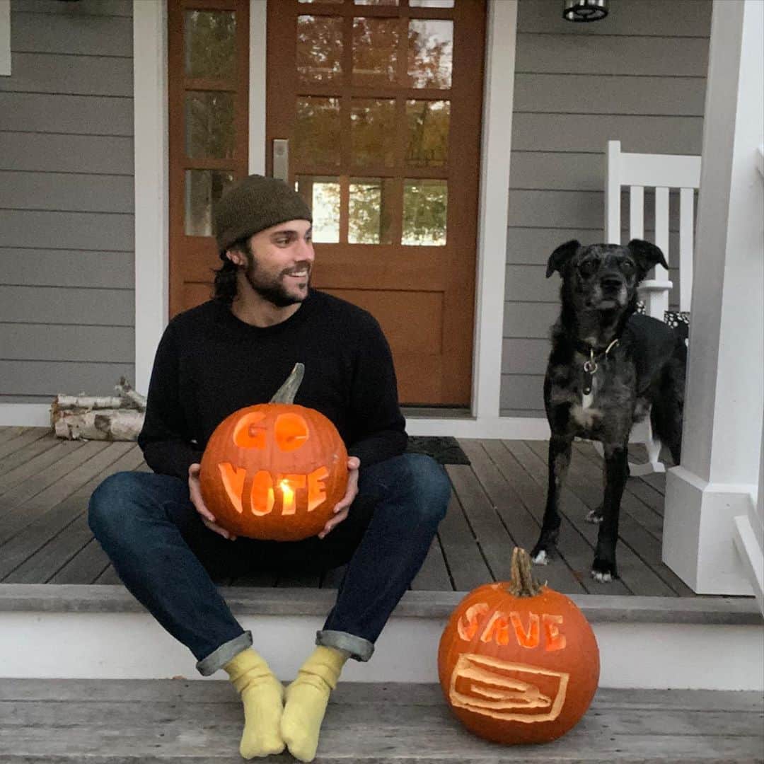 ジャック・ファライーのインスタグラム：「Know your rights as a voter! Swipe to see what the ACLU has to say about voter intimidation and what you can do about it. Voter disenfranchisement/suppression in this country is very real— but you have the right to vote safely. Michiganders, iwillvote.com/mi has everything you need for voting early in Michigan. Have you voted yet? #FlipTheMitten #MIearlyvote」
