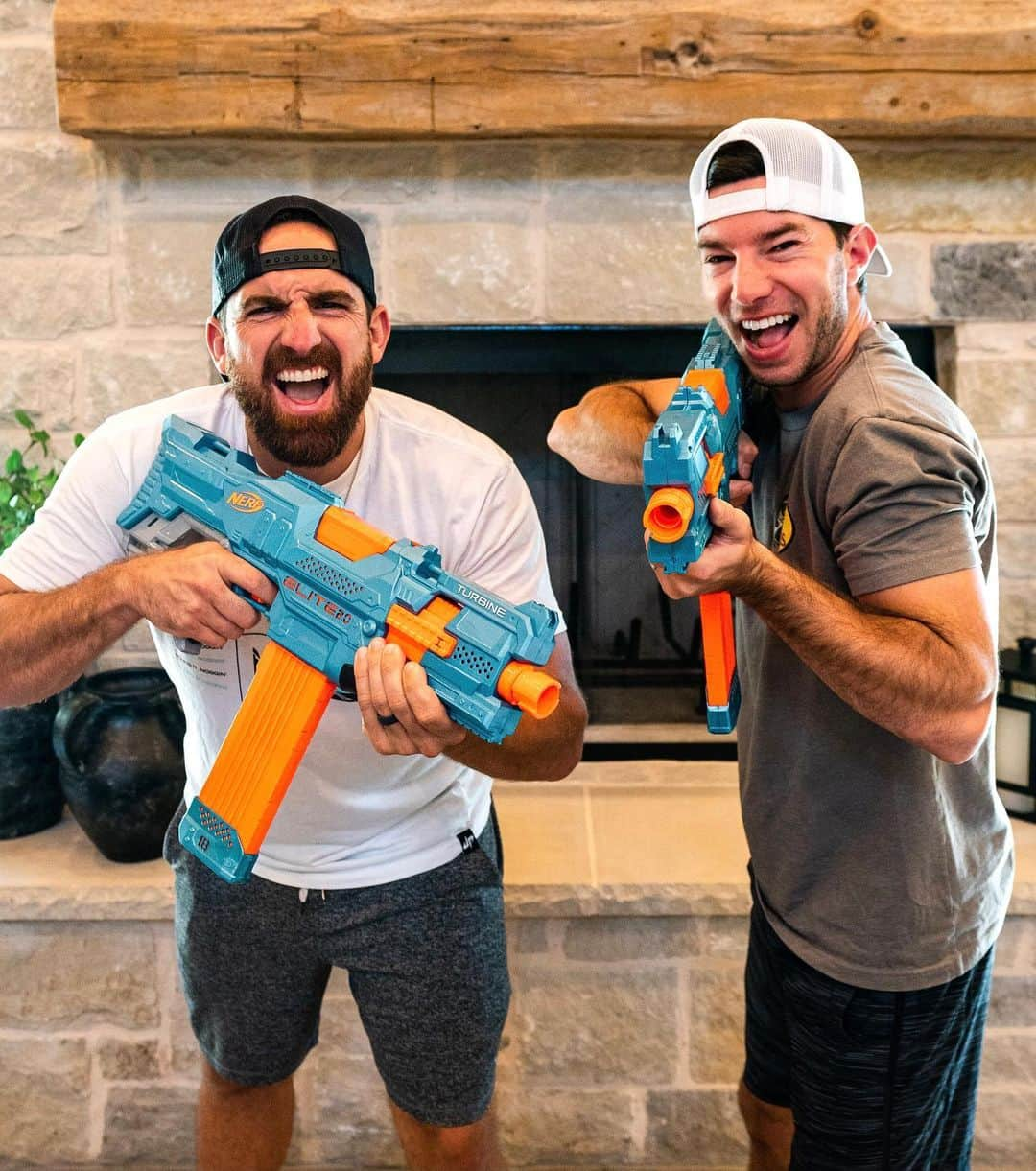 Dude Perfectさんのインスタグラム写真 - (Dude PerfectInstagram)「Thanks @nerf for the FULLY MOTORIZED Elite 2.0 Turbine blasters! Maybe our favorite of the Elite 2.0 line so far.  What do you guys think? #NERF #ad」10月15日 7時02分 - dudeperfect