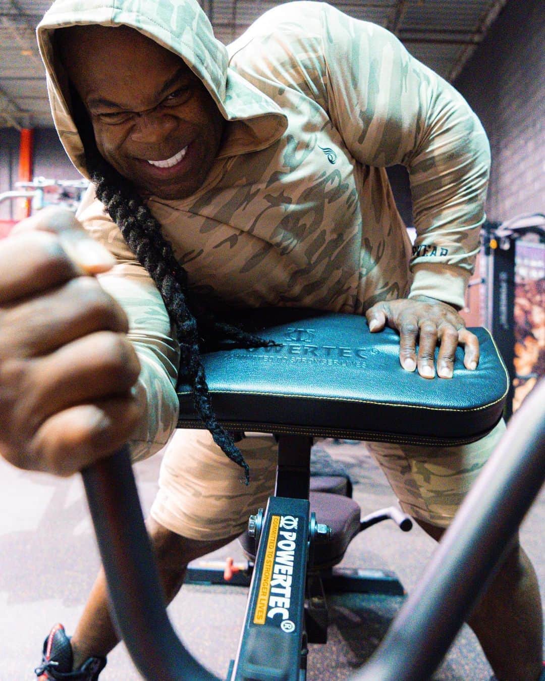 カイ・グリーンのインスタグラム：「There’s a way to be efficient and miss the extra detail that is needed, then there’s way of being detailed while hitting all your marks. @powertecfitness combines the best of both worlds. Efficient yet detailed, high quality machines with multiple functionalities and purposes. What am I saying... this type of simplicity allows us more time to place the resistance needed for the proper stimulation to both the mind and muscle.  🔸Go Check Out All The Equipment ◾️“Click The Link In Bio” or Log On To 🔸Powertec.com .. #Powertec #Powertecfitness」