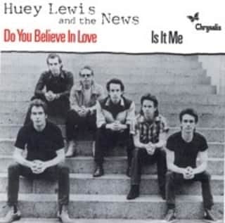 中村松江さんのインスタグラム写真 - (中村松江Instagram)「今日の一曲はHuey Lewis & The Newsで『 Do You Believe In Love』です✨  アルバム「Picture This」に収録。 1982年、ヒューイ・ルイス&ザ・ニュースのセカンドアルバムからの一曲です✨ 彼らを初めて認識した曲で、超有名な「バック・トゥ・ザ・フューチャー」の主題歌『パワー・オブ・ラヴ』より思い入れがあります😄 調べたら、この曲、何とAC/DC、デフ・レパード等の名プロデューサー、ロバート・ジョン“マット”ランジが書いた曲なんですね😲 (№405) #歌舞伎 #中村松江 # hueylewis&thenews # doyoubelieveinlove #picturethis」10月15日 7時12分 - matsue_nakamuraofficial
