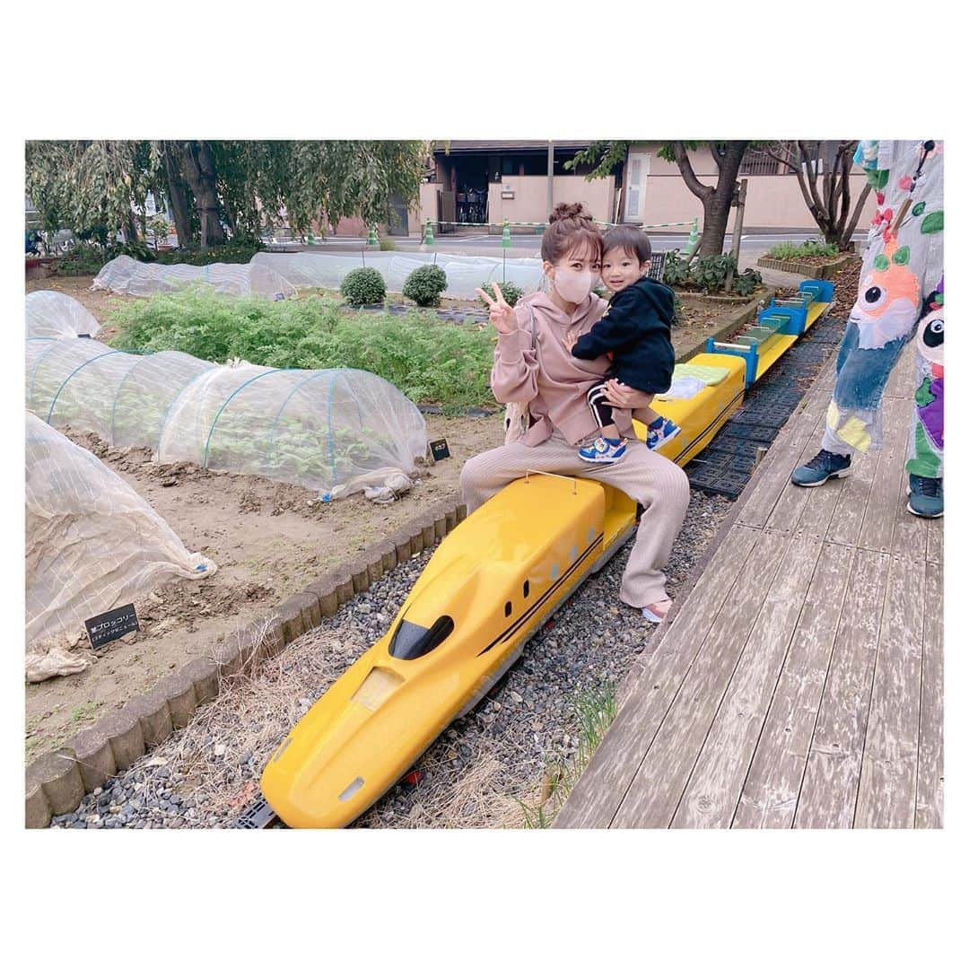 辻希美さんのインスタグラム写真 - (辻希美Instagram)「🚄デート👶💕"  #幸空 #一歳十ヶ月 #電車大好き #鉄男 #🚄💕」10月15日 18時26分 - tsujinozomi_official