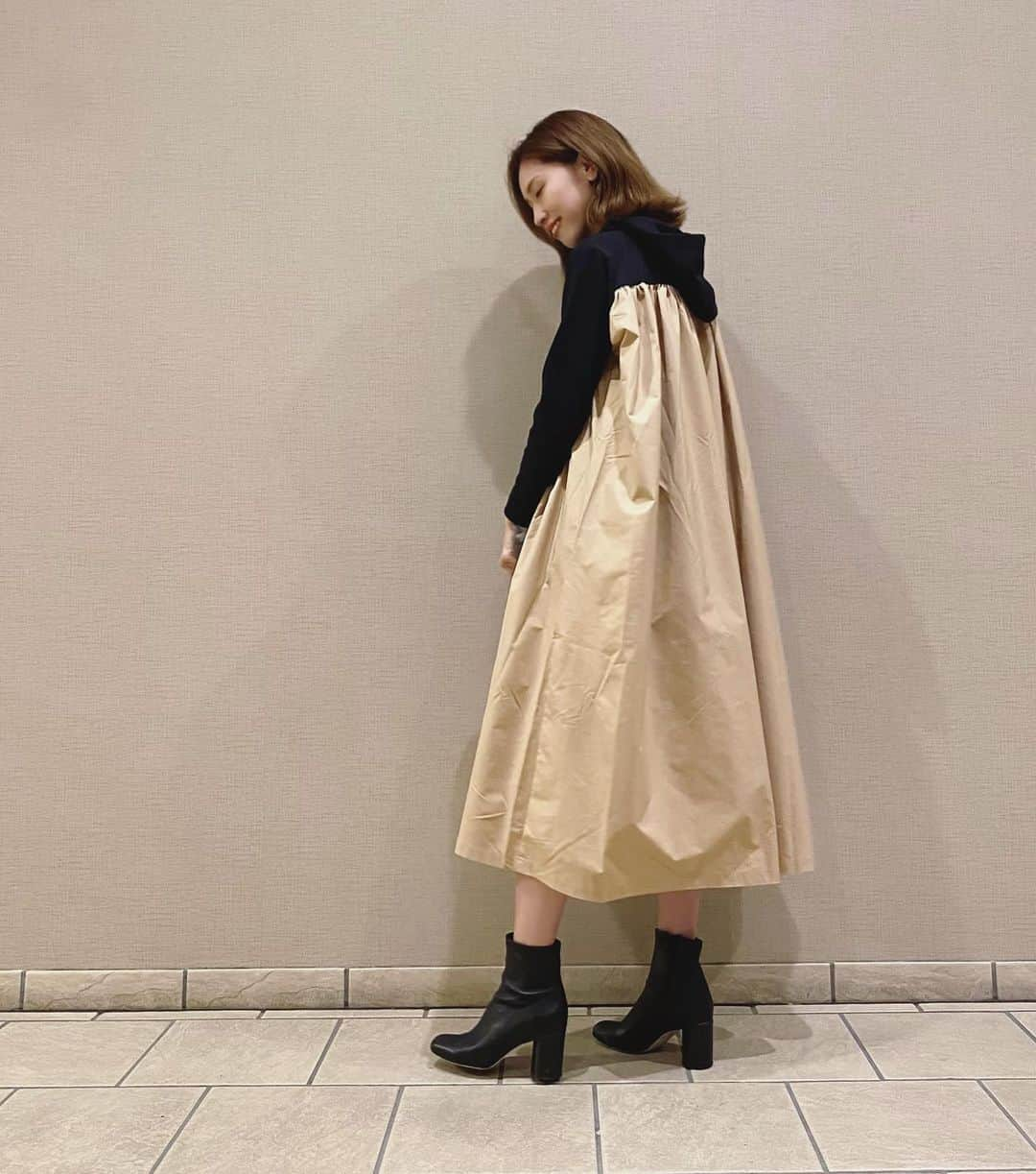 石黒美帆さんのインスタグラム写真 - (石黒美帆Instagram)「*﻿ @trefleplus のドッキングワンピース🤎﻿ ﻿ フードが付いてるのにワンピースなので﻿ カジュアルになり過ぎないしとってもラク🥺﻿ ﻿ ﻿ ﻿ ﻿ #fashion#fashionstyle#fashiongram#instafashion#outfit#ootd#dailylook#trefleplusone#frayid#패션#오오티디#ファッション#コーデ#トレフルプラス#秋服#秋コーデ#大人カジュアル#フレイアイディー#ヴィオラドーロ#シンプルコーデ」10月15日 18時21分 - miho_ishiguro