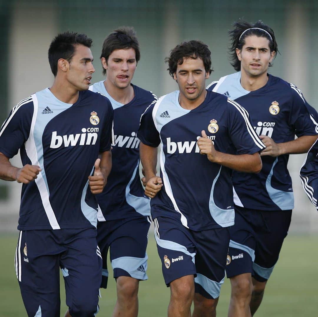 ジョルディ・コディーナのインスタグラム：「Pretemporadas... #tbt @rubendelared @adrianglez8 @raulgonzalez @realmadrid」