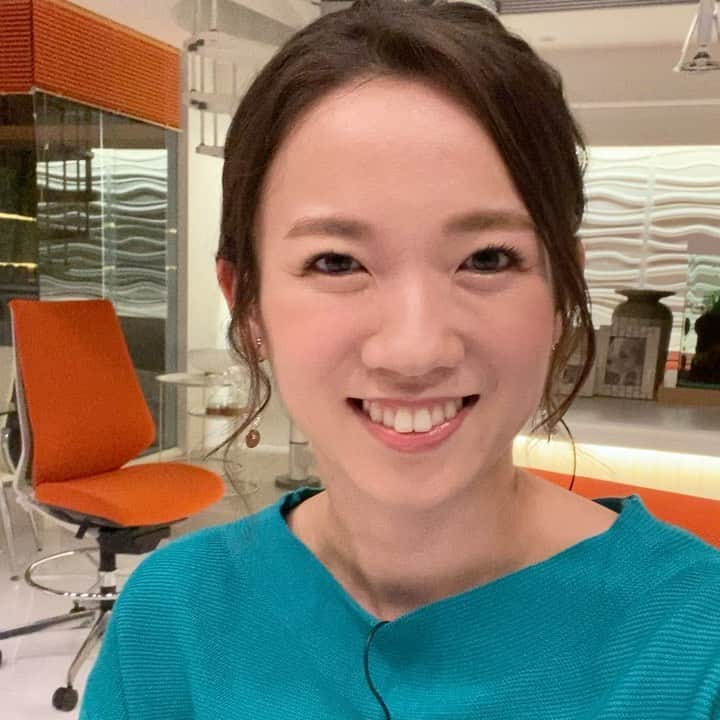 のインスタグラム：「ジェネレーションギャップで通じ合えない人たち。  #きょうは何が当たる #ダーツでプレゼント！ #ちなみに柴田恭兵のマネらしい」