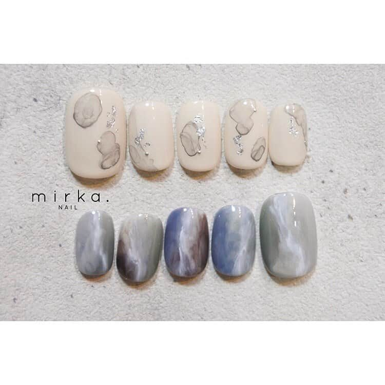 mirka. NAIL(ミルカネイル)さんのインスタグラム写真 - (mirka. NAIL(ミルカネイル)Instagram)「▦オンラインショップでハンドチップを販売します▦﻿ ﻿ 今年の春から始めたmirka.のオンラインショップではペディチップのみの取り扱いでしたが、ハンドチップの販売を始めることにしました！﻿ ﻿ サイズと長さをご指定いただき、ご自身のお爪にぴったりのハンドチップをお作りします。﻿ デザインのカラー、アート等の変更は不可となりますが、フリーデザインよりも着用のイメージをしていただきやすいかと思います＾＾﻿ ﻿ ネイルチップは繰り返しお使いいただけますので、イベントごとや、ちょっとしたお出かけの際にお楽しみください𖤐͙﻿ ﻿ (受注製作のため1〜2週間ほどお時間をいただきますので、イベント等にお使いの場合は余裕をもってご注文くださいませ！)﻿ ﻿ オンラインショップの「ハンドチップをご注文の前に」をお読みいただき、ご注文の流れ、注意事項等をご確認下さい。﻿ ご不明な点がございましたら、お問い合わせください◯﻿ ﻿ 普段ネイルはできないけどたまにはネイルをしてお出かけしたい方、イベントのときだけネイルをしたい方、遠方にお住まいの方など、たくさんの方々にお楽しみいただけたら嬉しいです。﻿ ﻿ ひとつひとつ丁寧にお作りします。﻿ ご注文お待ちしております✳︎﻿  オンラインショップは　@mirka.nail プロフィールのリンクからぜひご覧ください！ ﻿ ﻿ ﻿ 引き続きフルオーダーチップも受け付けております☆﻿ ・フルオーダーチップ﻿ ハンドジェルの料金+¥1000﻿ (計測用チップ代、送料も含まれます)﻿ ﻿ LINEまたはメールにてお気軽にお問い合わせください☻﻿ ﻿ ﻿ #mirkanailオーダーチップ  #mirkanail#nails#nailart#naildesign  #ネイルチップ#オーダーネイルチップ #ネイルアート#ネイルデザイン#ネイル#大人ネイル」10月15日 16時57分 - mirka.nail