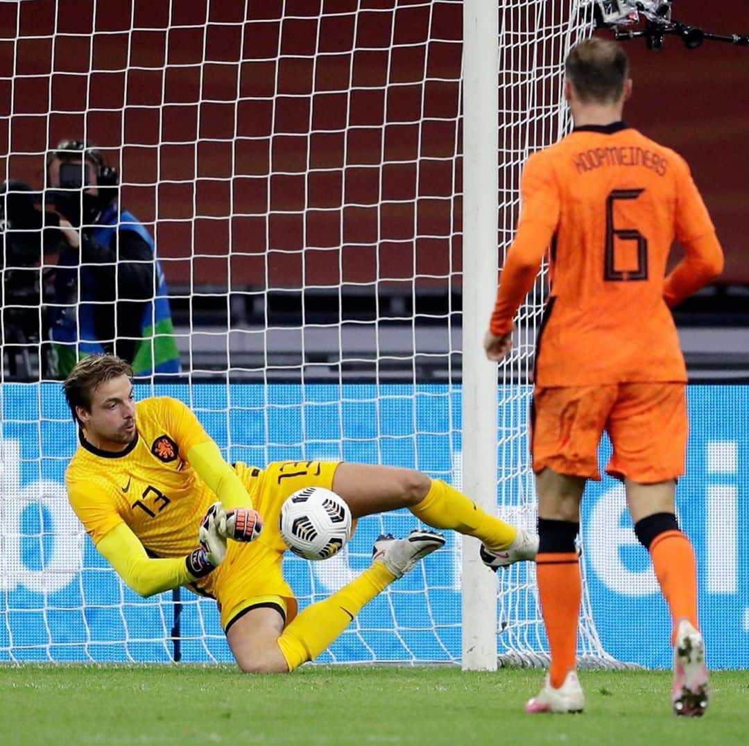 ティム・クルルのインスタグラム：「International break done ✅   It has been a rollercoaster ride to get back and play my 9th game for the national team. Now i am more determined then ever to get @norwichcityfc back to the highest level again.  #newtargets #hardwork #nevergiveup 🇳🇱🔰」