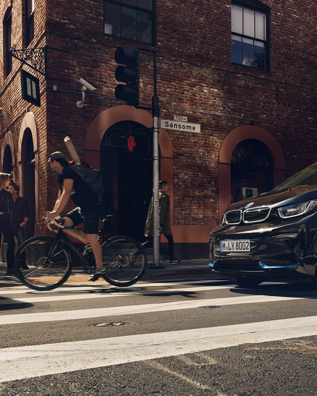 BMWのインスタグラム：「Everything you're looking for in a stylish city cruiser. The BMW i3. #THEi3 #BMW @BMWi #BornElectric __ BMW i3s (120 Ah): Energy consumption in kWh/100 km (combined): 14.6–14.0. CO2 emissions in g/km (combined): 0. Further information: www.bmw.com/disclaimer.  	 Acceleration (0-100 km/h): 6.9 s. Power: 135 kW, 184 hp, 270 Nm. Top speed (limited): 160 km/h.」