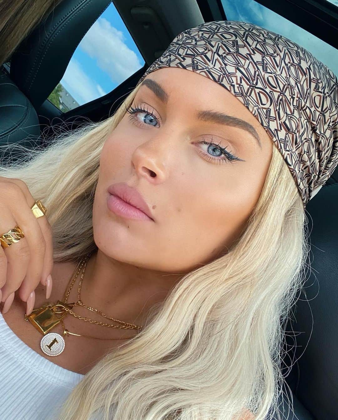ファニー・リックマンのインスタグラム：「☀️🥰」