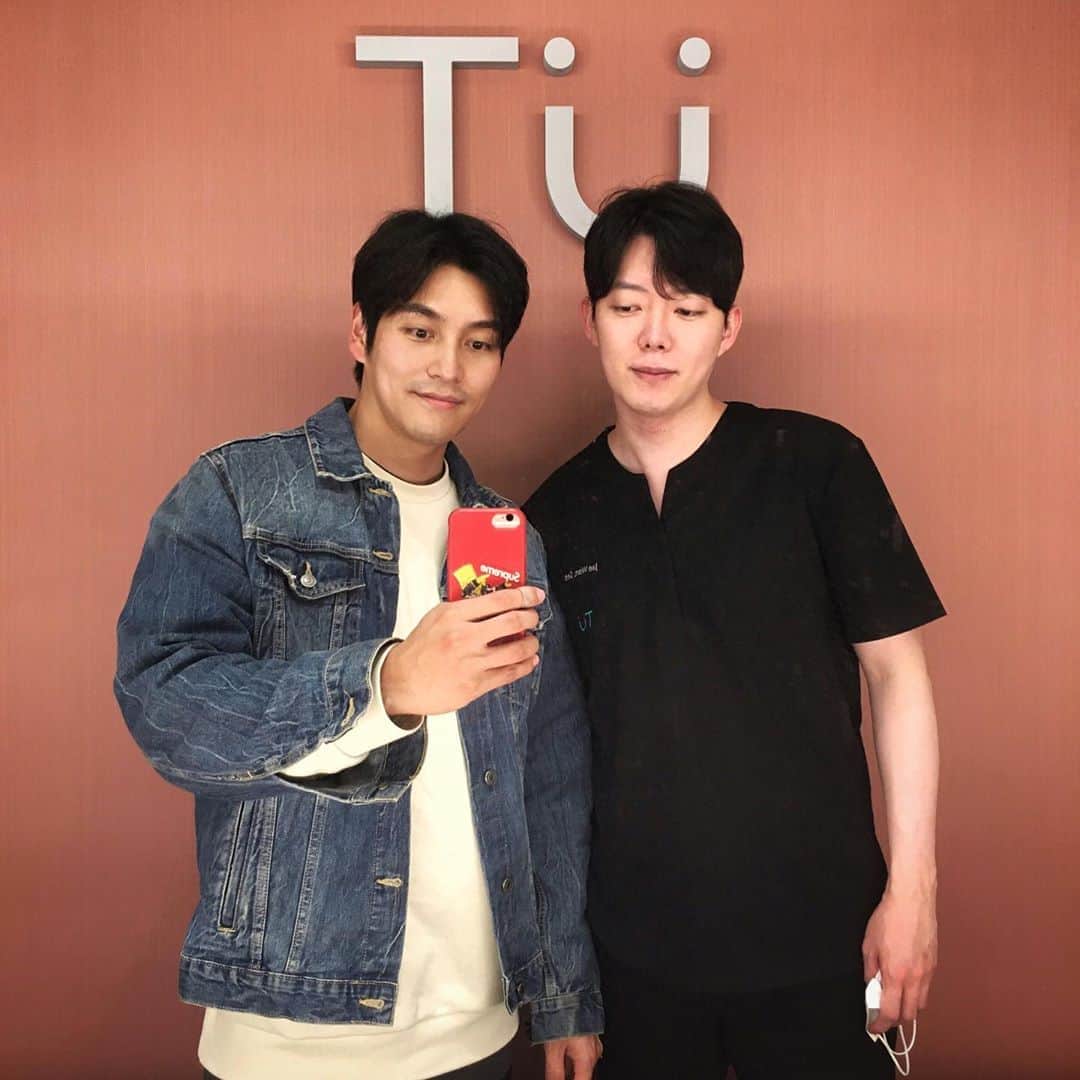 のインスタグラム：「TU치과로 오세요!! 잘생긴 원장님이 꼼꼼하고 정성스레 건강한 치아를 찾아드립니다!! 😉👍🏻 #TU치과 #치과추천 #강남역치과」