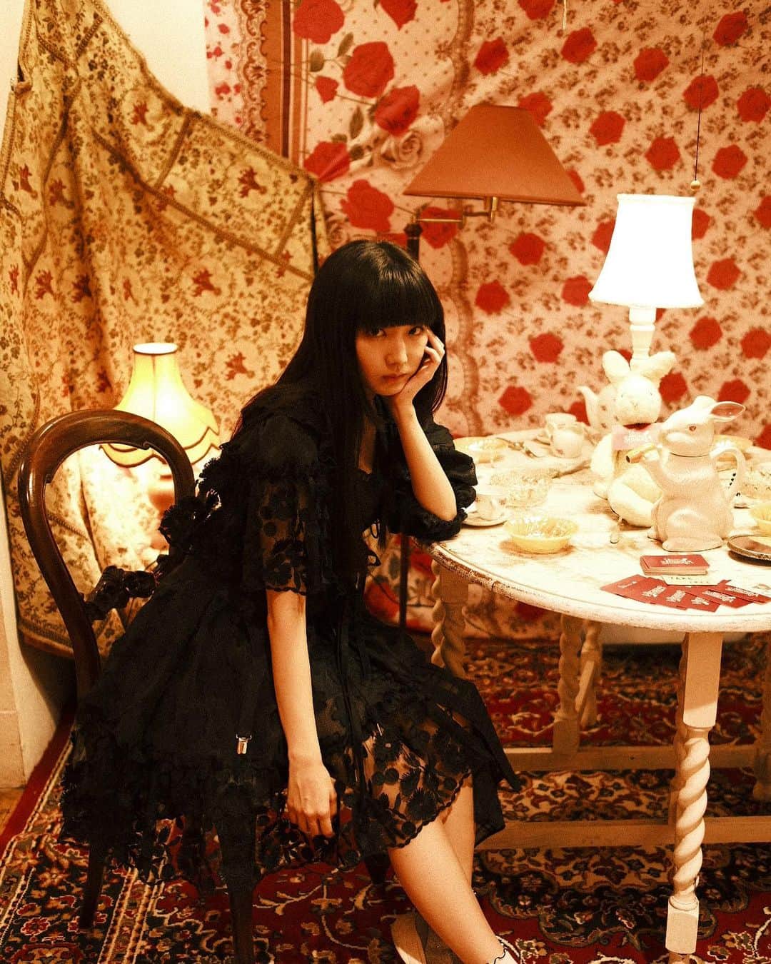 しらいちゃんのインスタグラム：「🤍 @rurumu.official  📸 @i.erika_bluegirl」