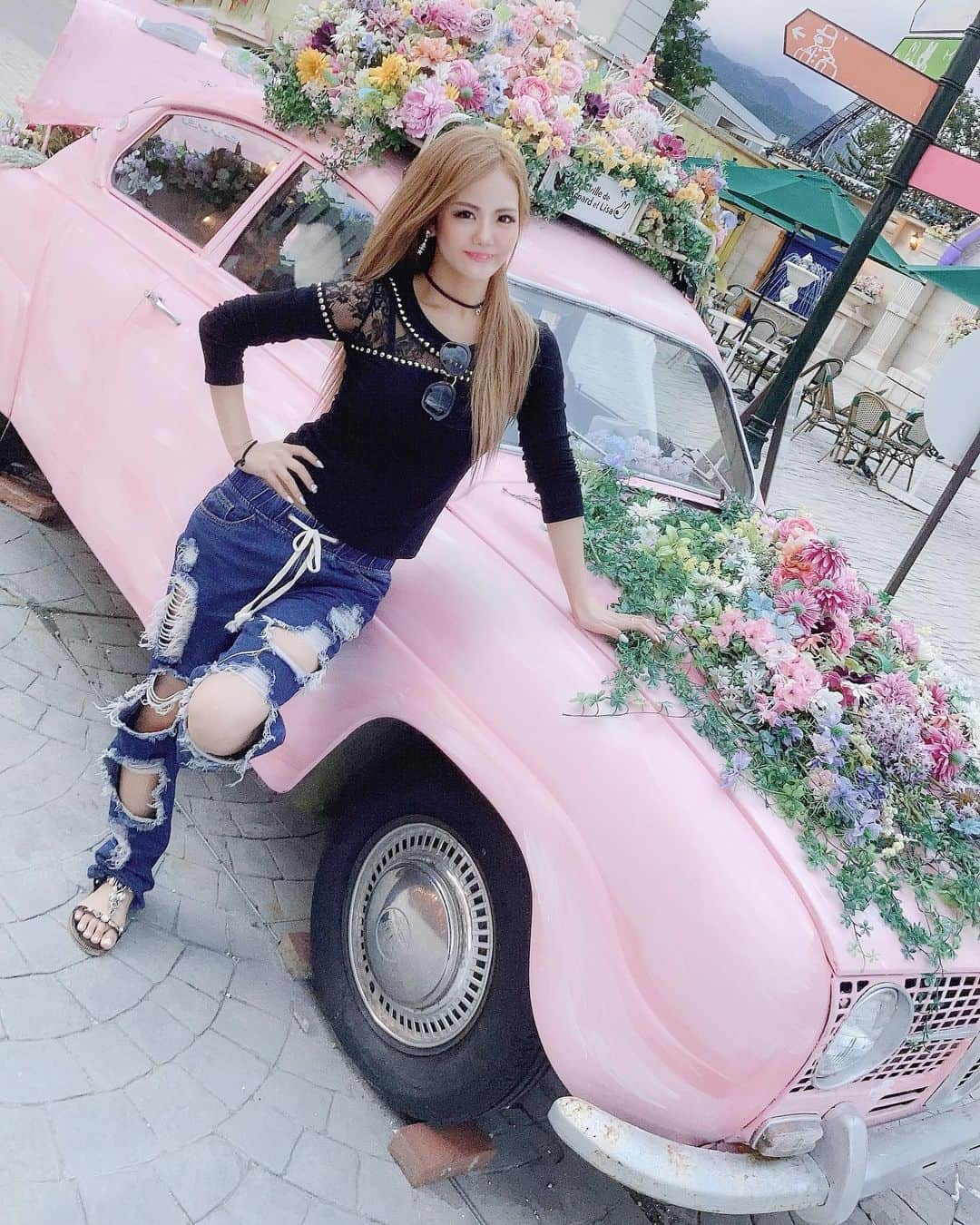 のインスタグラム：「、 車の免許は持ってるけど もう運転できる気がしない笑 、 #バーレスク東京 #バーレスク #バーレスク東京かれん #六本木 #ショーパブ #ショー #ダンス #burlesque #ショーガール #エンターテインメント  #burlesquetokyo #dance #roppongi #xoxo #girl #me #l4l #show #showgirl #dance #dancer #japan #japanesedancer #instagood #おうち時間　#stayhome #ダンス好きな人と繋がりたい」