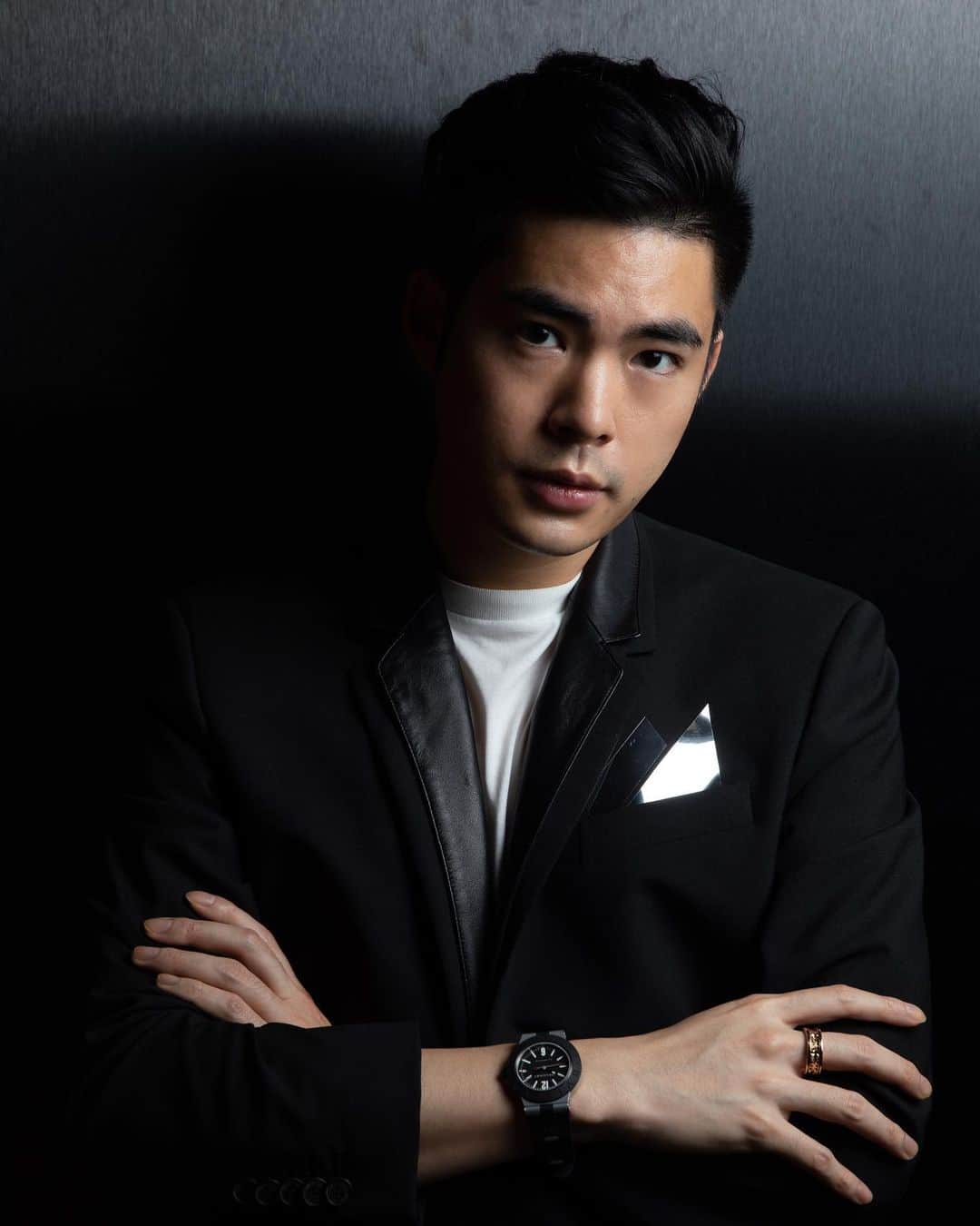 Christoffer Chengのインスタグラム：「“With the wisdom of our ancestors and the grace of time, classics are interpreted with vibrant modern expressions and enhanced with contemporary elements." The iconic watch has definitely proven how it can stand the test of time with its timeless design, dress up or dress down with it, it fits all occasions 👍🏻👍🏻  @BULGARI #BVLGARI #BVLGARIHK #BVLGARIWATCHES #bvlgarialuminium   https://www.bulgari.com/en-hk/storelocator」