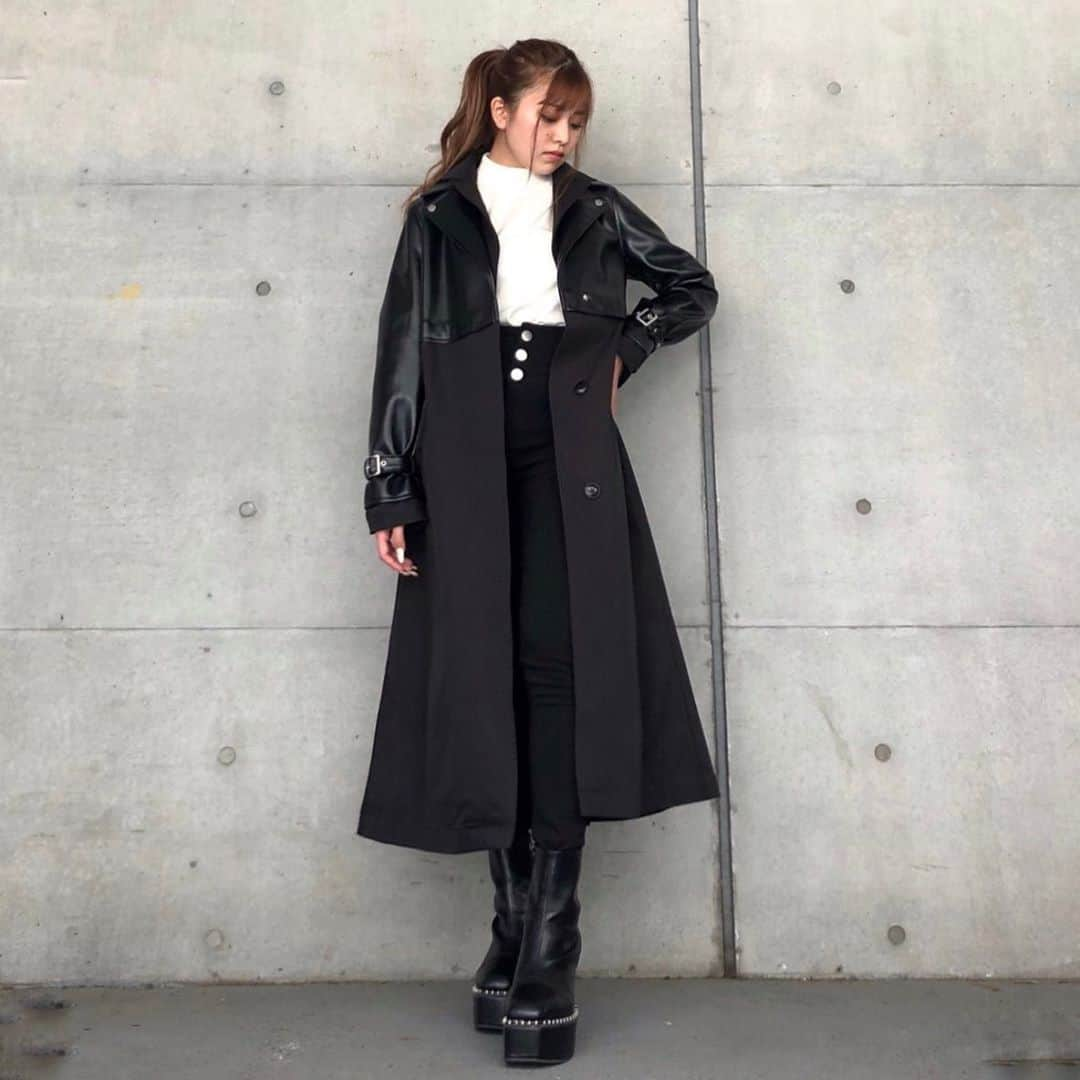 ENVYMさんのインスタグラム写真 - (ENVYMInstagram)「HIT ITEM✔︎✔︎﻿ ﻿ ﻿ 【レイヤーライクトレンチCT】﻿ ¥13,800+TAX﻿  COLOR:BEIGE,BLACK﻿ SIZE:FREE﻿ ﻿ ﻿ ﻿ @ichikawa.rino  #envym#20aw」10月15日 17時26分 - envym_official