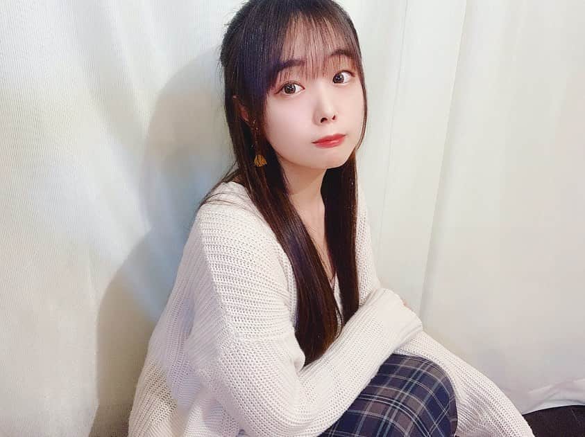のインスタグラム：「もくよーび ・ 担当の渡邉瑚白です♡ ・ ・ 髪も伸びてきたので 大人っぽく 秋色をとり入れた私服🍂 ・ ・ メンバーの私服は個性が溢れてて、いつも楽しみにしてるんだっ♪♪ #dorothylittlehappy」