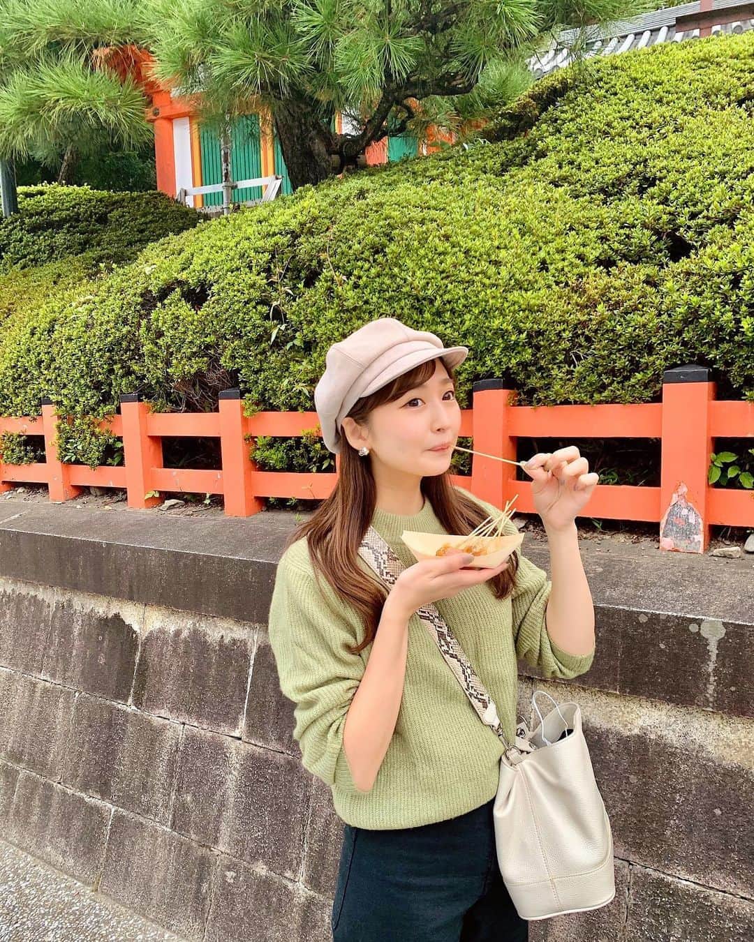 西村笑花さんのインスタグラム写真 - (西村笑花Instagram)「🍵 ・ ・ 京都での食べてる写真😋🤣❤︎ どこにいても食べるのメインになってしまう母と私🤣！！ また旅行行きたいな〜🍡🤍 #えみかぐるめ #京都旅行 #京都 #京都グルメ」10月15日 17時51分 - emika_nishimura