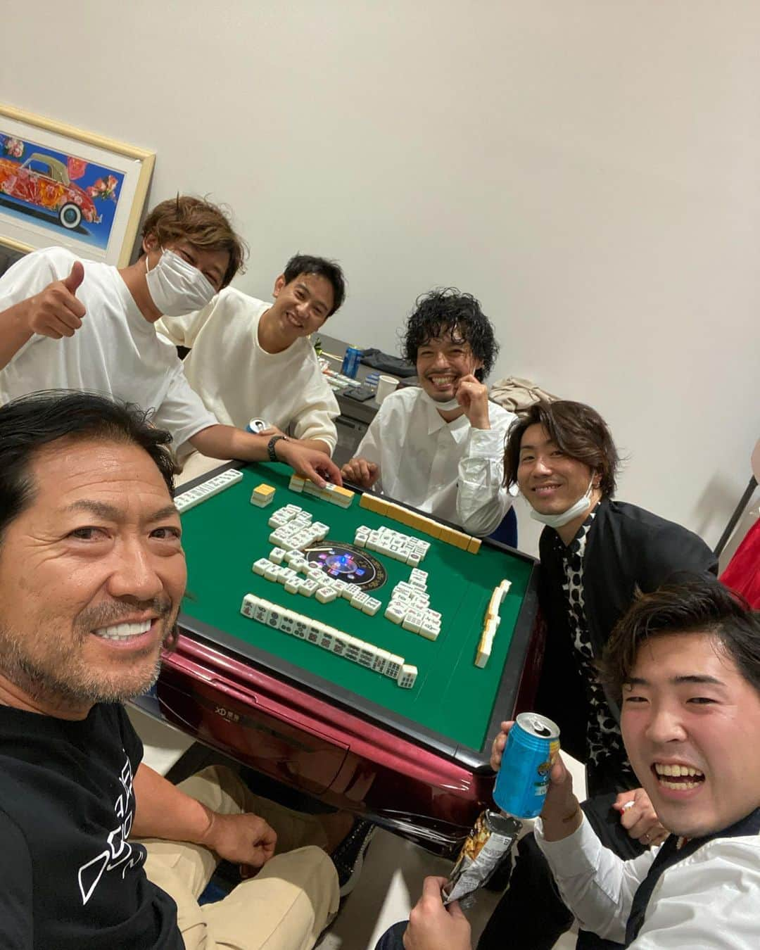 國分利治さんのインスタグラム写真 - (國分利治Instagram)「アースファミリーとの久しぶりの麻雀🀄️  なかなか楽しい‼️  #國分利治 #toshiharu_kokubun #アースホールディングス #hairmake-earth #美容師 #美容室 #ferrari488spidr #フェラーリ488スパイダー #EARTHEART #アースハート #fashion #ファッション #美容 #アースリクルート #國分塾 #aistylist #rentalspaceearth」10月15日 17時47分 - toshiharu_kokubun