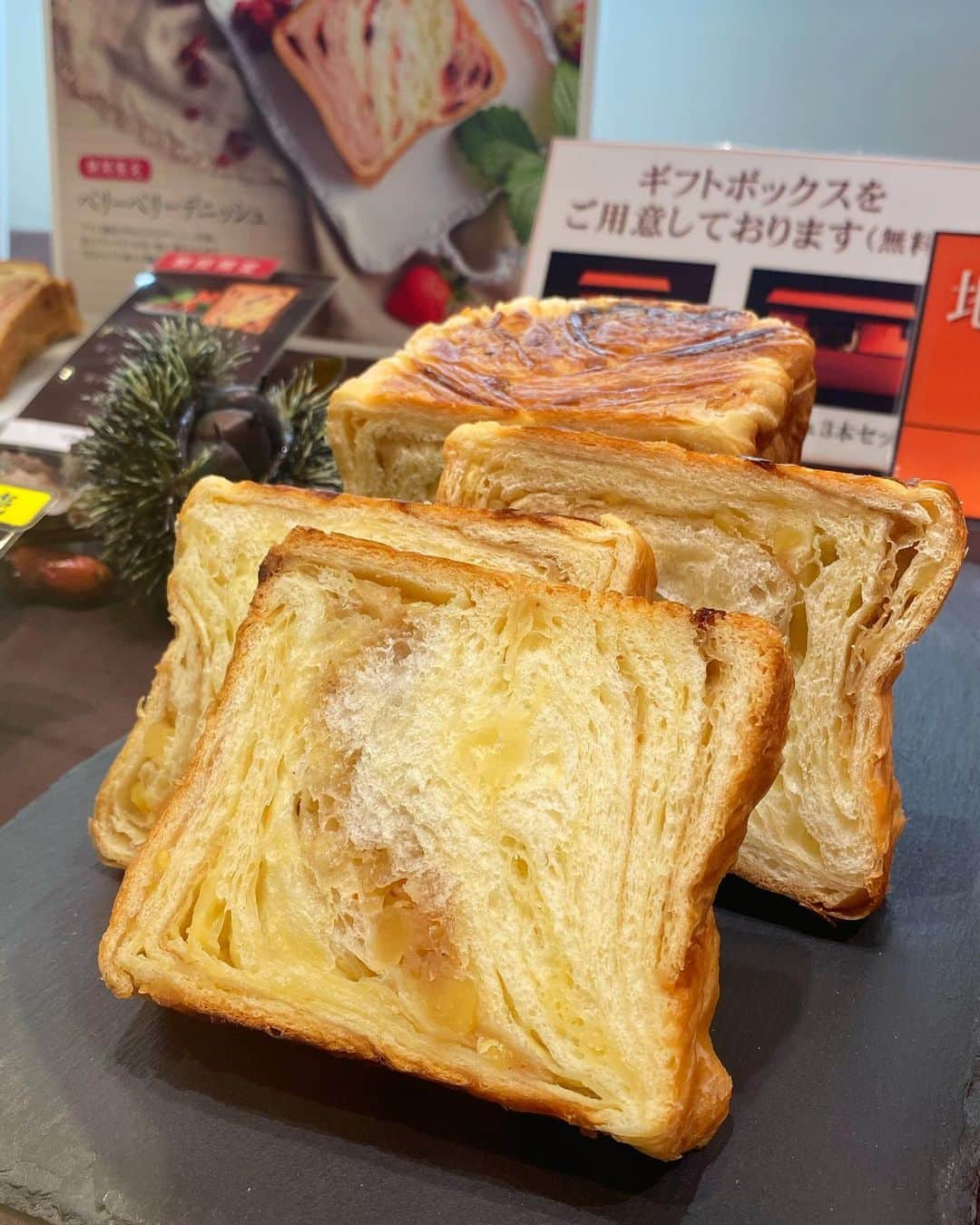 ISETAN PARK netさんのインスタグラム写真 - (ISETAN PARK netInstagram)「栗におぼれるほど、どっぷり浸れる七日間🌰 みんな大好き♪秋の味覚の代表格“栗”が主役！  本館地下1階 フードコレクションでは 「秋の味覚“栗”におぼれる七日間」を開催中です。 定番のモンブランや栗きんとんはもちろん、パイやデニッシュ、どら焼きなど和洋さまざまなスイーツが並びます。“栗”の味わいをぜひ満喫して🌰  ■開催中～10月20日(火) ■本館地下1階 フードコレクション  詳しくは @isetan_shinjuku ストーリー「POP UP」、またはこちら▼ https://www.isetan.mistore.jp/shinjuku/shops/foods/foodcollection/shopnews_list/shopnews08.html  @isetan_gourmet  #chestnut #autumnfood #MontBlanc #chestnutcreamcake #chestnutpie #roastedchestnuts #isetangourmet #isetan #isetanshinjuku  #秋の味覚  #栗の季節 #栗 #マロン #モンブラン #栗きんとん #マロンパイ #栗どら焼き #栗きんとん #栗大福 #焼き栗 #栗のデニッシュ #栗のスイーツ #栗のデザート #デパ地下グルメ #デパ地下スイーツ #伊勢丹グルメ #イセタン #伊勢丹新宿 #新宿伊勢丹 #伊勢丹新宿店」10月15日 17時48分 - isetan_shinjuku