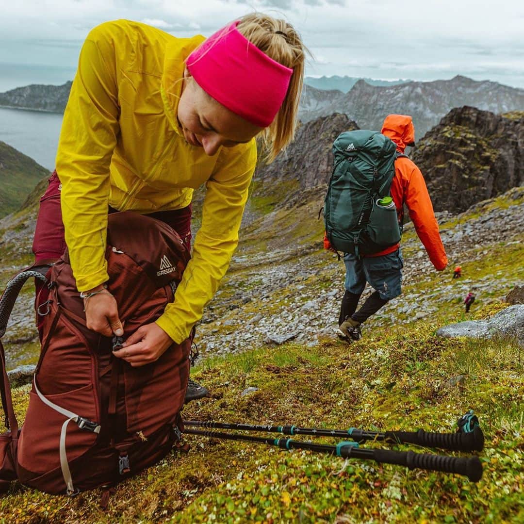 GREGORYのインスタグラム：「LIGHT WEIGHT BACKPACKING｜PARAGON & MAVEN﻿ ﻿ サイドジッパー式アクセスにより荷物の整理も簡単。﻿ ﻿ #グレゴリー﻿ #パラゴン﻿ #メイブン」