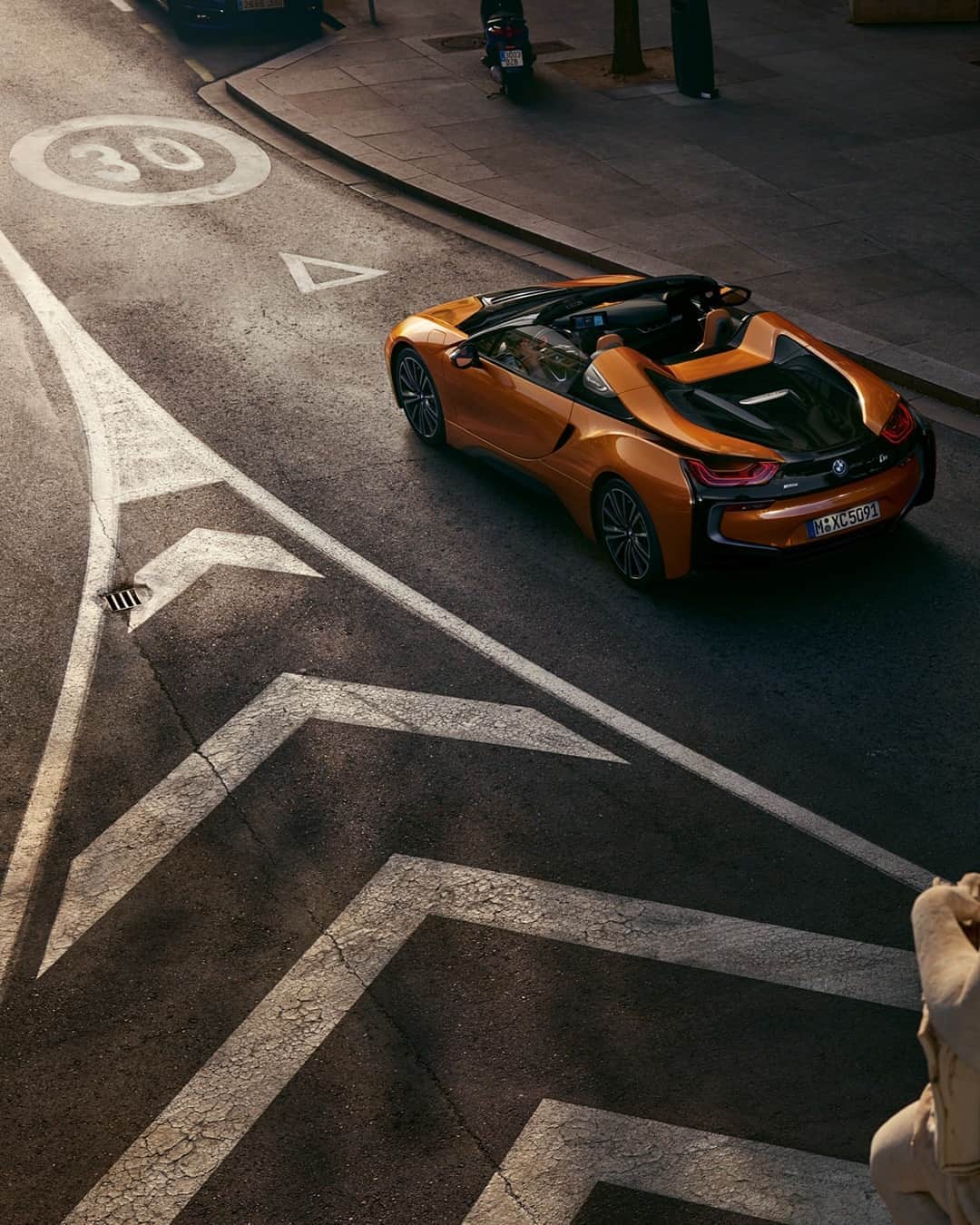 BMWのインスタグラム：「How to talk about art. The BMW i8 Roadster. #THEi8 #BMW @bmwi #BornElectric __ BMW i8 Roadster: Energy consumption in kWh/100 km (combined): 14.5. Fuel consumption in l/100 km (combined): 2.0. CO2 emissions in g/km (combined): 46. Further information: www.bmw.com/disclaimer.  	 Acceleration (0-100 km/h): 4.6 s. Power: 275 kW, 374 hp, 570 Nm. Top speed (limited): 250 km/h.」