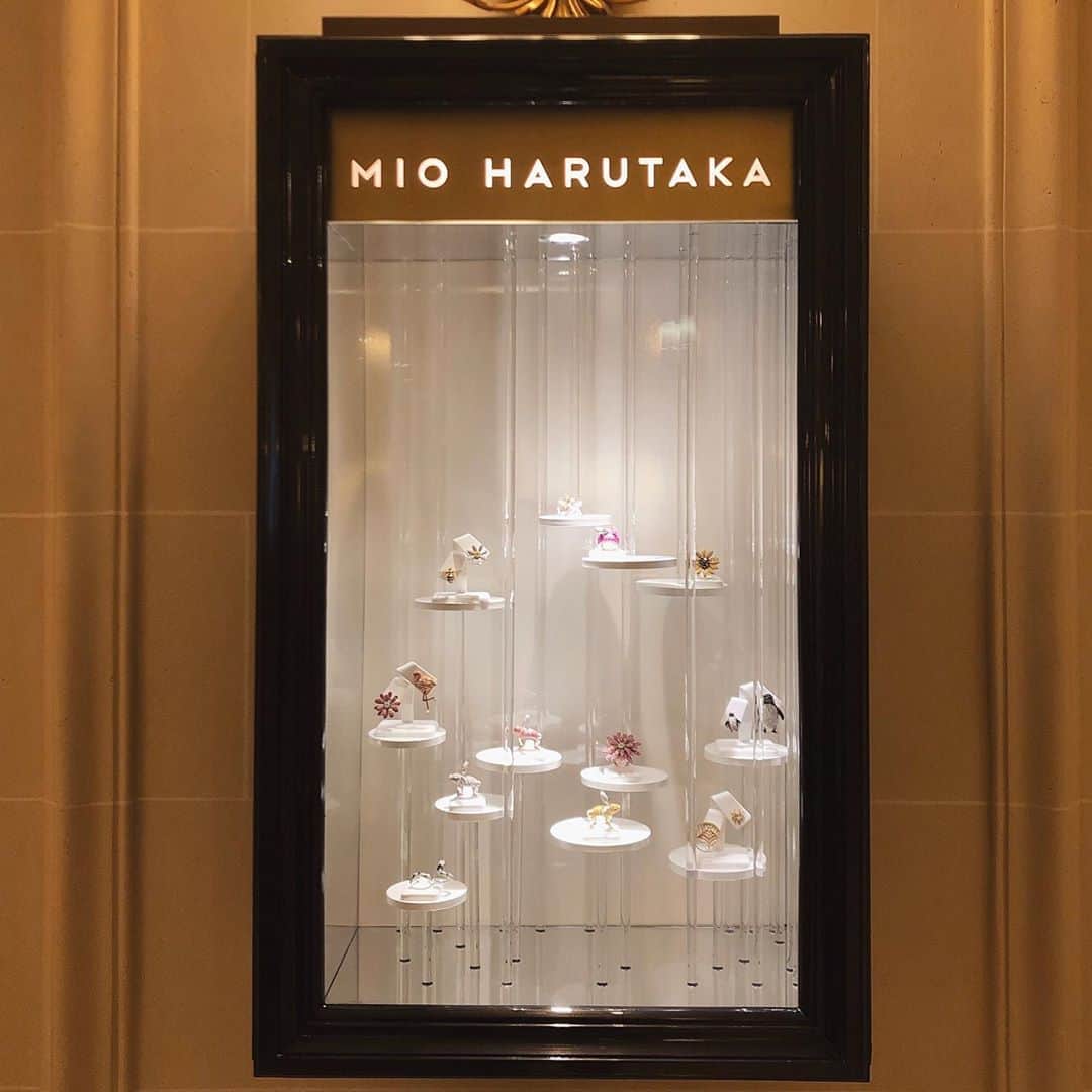 mioさんのインスタグラム写真 - (mioInstagram)「Bonjour paris Comment allez-vous, @ritzparis ?  Around this time last year, I was there, updating our window display. Miss you...」10月15日 18時00分 - mio_harutaka