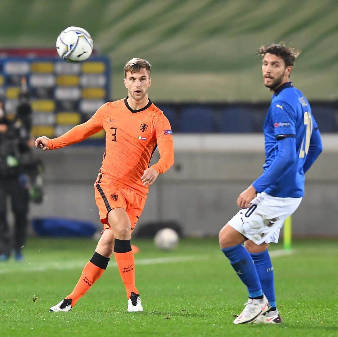 ジョエル・フェルトマンのインスタグラム：「Good team performance yesterday 🦁 Back to Brighton now! 💪🔵⚪️ #onsoranje #bhafc」
