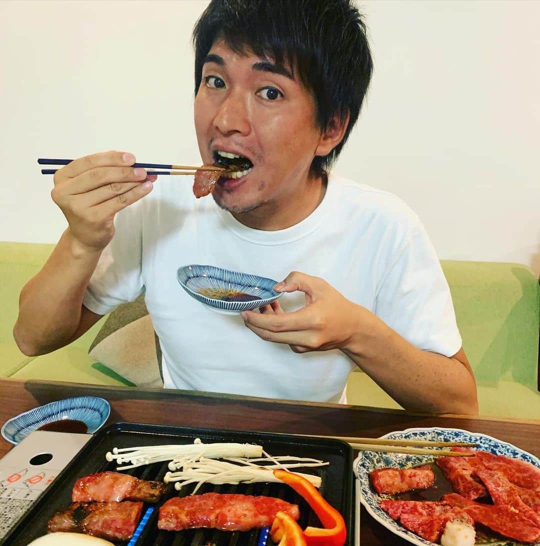 宮崎謙介のインスタグラム：「家焼肉。お肉はモリタ屋さん。権さんのタレうまし。  #焼肉ダイニング権  #モリタ屋」