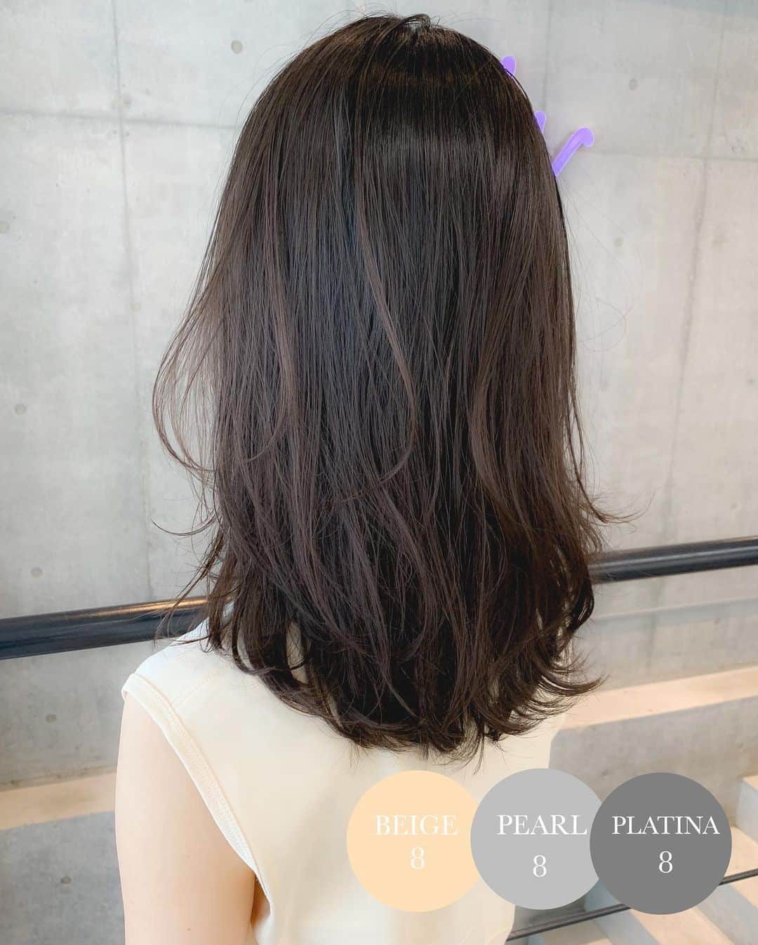 大木光のインスタグラム：「＊リアルサロンワーク swipe→#ヘアとメイクの関係性 .  cut セミロング ラウンドレイヤー . 鎖骨下7㎝でアウトラインは丸くラウンド状にカット。 又、頭の丸みに合わせながらレイヤーを施しふわっと抜け感を感じるスタイルに . color くすみベージュ . 柔らかなベージュにくすみ感をプラス。 8トーンの明るさでナチュラルな色味のため、お仕の規則がある方にも好評のカラー。 . 眉毛やアイカラーは色味が強すぎないベージュ系のカラーで揃える事で安定感と洗練されたナチュラル感を。 #addiction #kate #lauramercier #メイク#メイク好きな人と繋がりたい#ベージュカラー #ボブ レイヤーカット #ボブレイヤー#ミディアムレイヤー #レイヤースタイル」