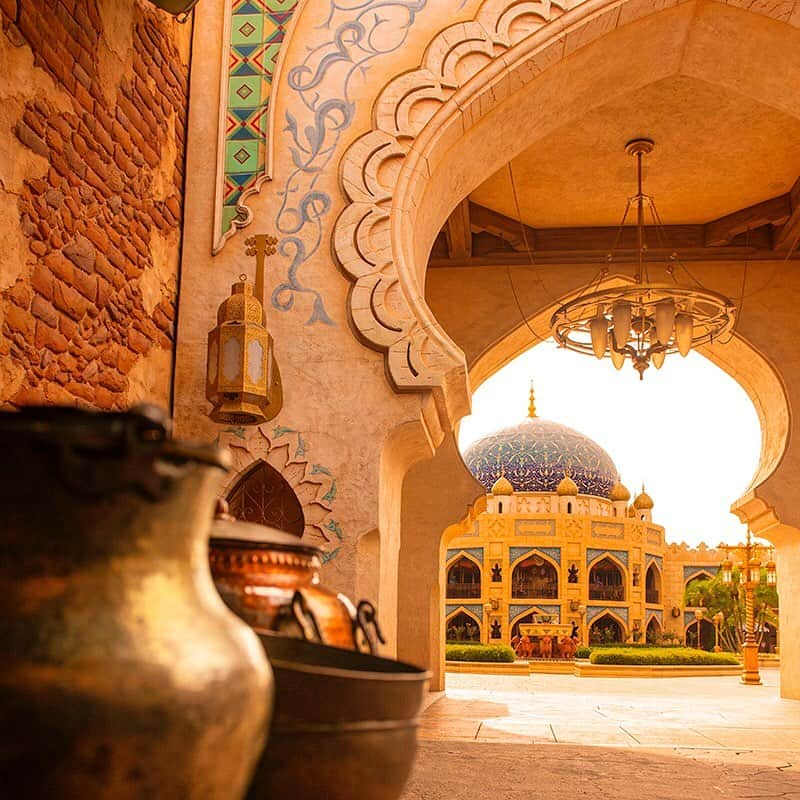 東京ディズニーリゾートさんのインスタグラム写真 - (東京ディズニーリゾートInstagram)「Walk into a captivating world. 魅惑的な魔法の世界へ✨ #arabiancoast #tokyodisneysea #tokyodisneyresort #caravancarousel #アラビアンコースト #東京ディズニーシー #東京ディズニーリゾート #キャラバンカルーセル」10月15日 18時16分 - tokyodisneyresort_official