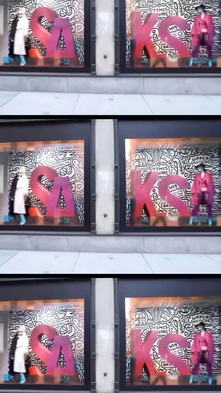 Saks Fifth Avenueのインスタグラム：「SAKS ❤️NYC: We're celebrating the greatest city on earth with an exclusive installation by local artist @timothygoodman at our NYC Flagship. You can join the celebration by shopping the store and giving back. Just mention Saks ❤️NYC. 10% of net sales at our NYC Flagship will support local NYC organizations @godslovenyc , @bcefa & @madisonbgclub Friday, October 16 through Monday, October 19.」