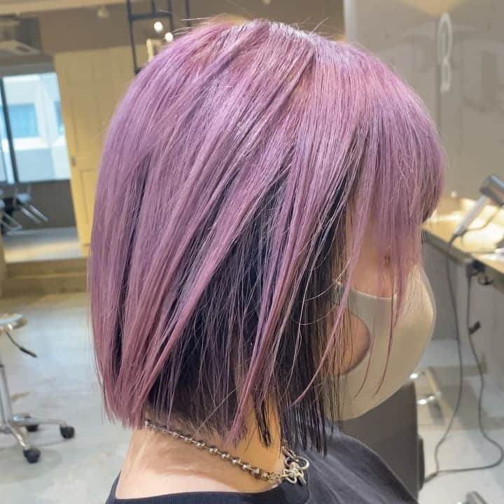 Beleza_official_instagramのインスタグラム：「ペールピンク×インナーブラック . メリハリのあるインナーカラーかなりおしゃれです☺︎ . ブリーチ2回 .  ブリーチは誰に任せるかで仕上がりが全く違います。 .  絶対に失敗したくない方は是非指名予約をおすすめします！！ . 僕だけのオリジナルレシピとマル秘テクニックで艶々サラサラハイトーンにします！！」