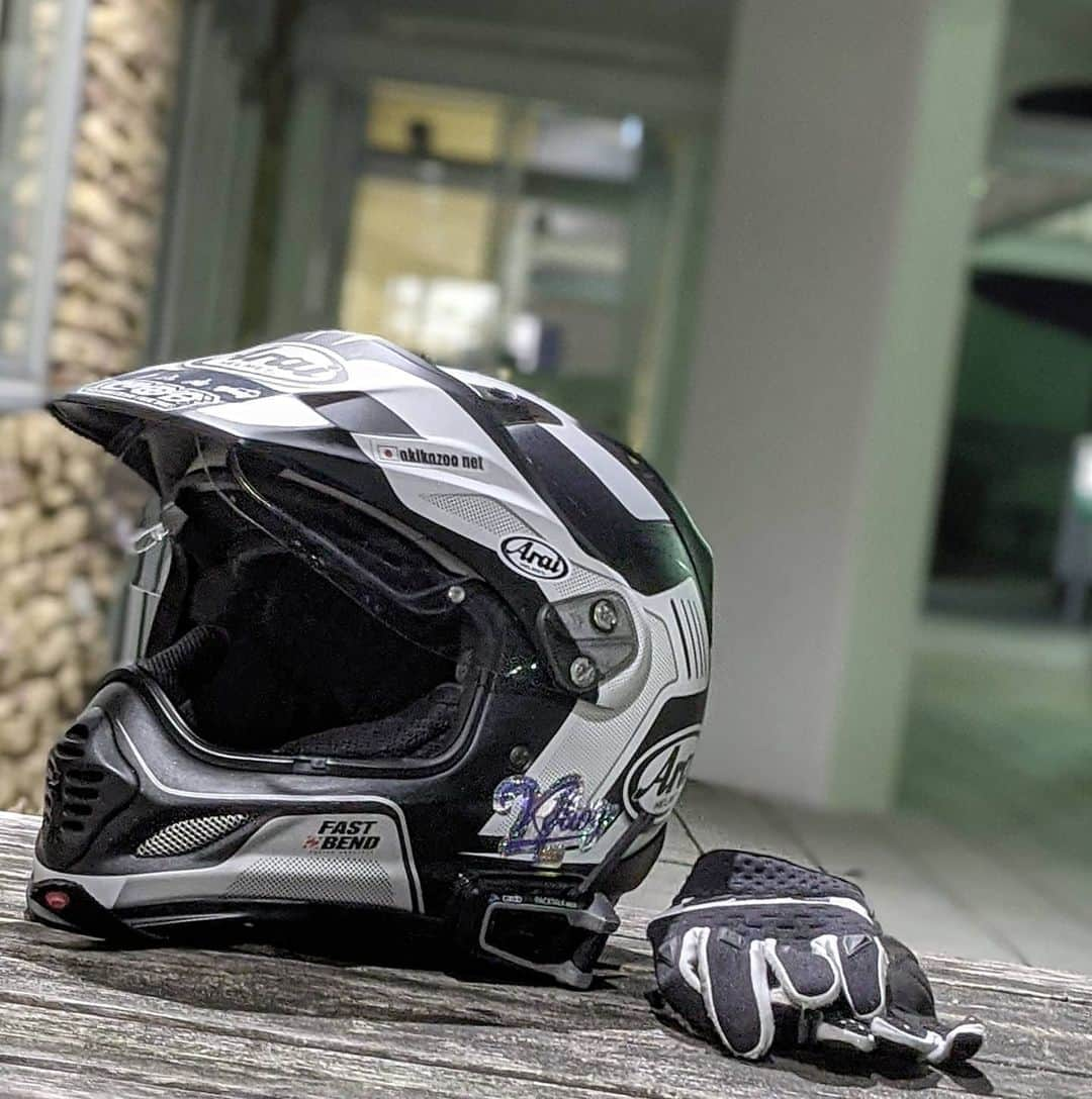 山下晃和さんのインスタグラム写真 - (山下晃和Instagram)「【MOTO】Cardo System is credible.  Good  sounds,extremely waterproof,Compatible with Japanese radio antennas,Popular all over the world,not only Japan.  Makes your motorcycle life gorgeous.  @cardojapan @jetpilotjapan #Japan #TOURING  #helmet #araihelmet #インカム #dualsport #dualsportlife  #offroad #gloves #Yokohama #ツーリング #秋ツーリング #moto #motorcycle  #오토바이 #摩托车」10月15日 9時35分 - travel_akikazoo