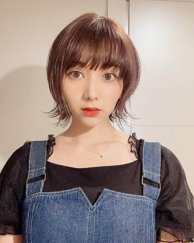 瀬野ユリエのインスタグラム：「freeraさんで髪の毛綺麗にしてもらってきました💓☺️ 今回も良い感じのヘアスタイルに☺️✨ ありがとうございました💓 #freera#フリーラ#表参道#ヘアサロン#美容室#カット#カラー#トリートメント#ショートヘア#ショート女子#井坂和博」