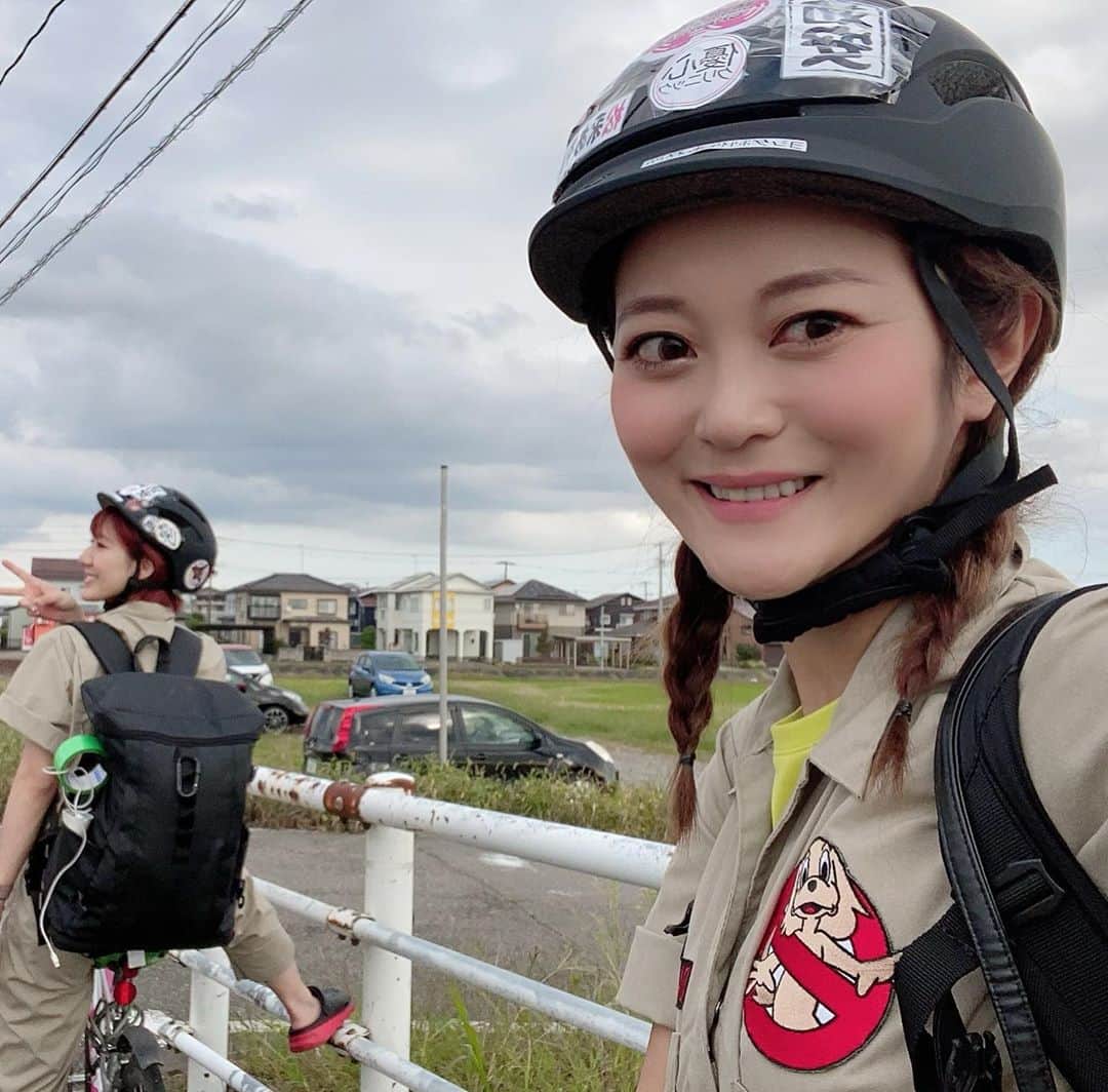 三上玲奈のインスタグラム：「チャリ旅5日目‼️昨日の1枚。昨日はチャリメンテやらなきゃだし、宿の場所もあり30キロほどしか走りませんでした💦  恐ろしい夜の道や山道は走ってないので余裕の1枚。  何より股が痛くてカゴつけたけど、荷物で肩が外れそう。毎日なにを捨てられるか考えてるけど。なかなか…  #チャリで来た #by渋谷　#ワンストップ代行センター　 #チャリ旅　#自転車旅　#自転車　#bycycle  #tokyo → #hokkaido #ヨシダ製作所」