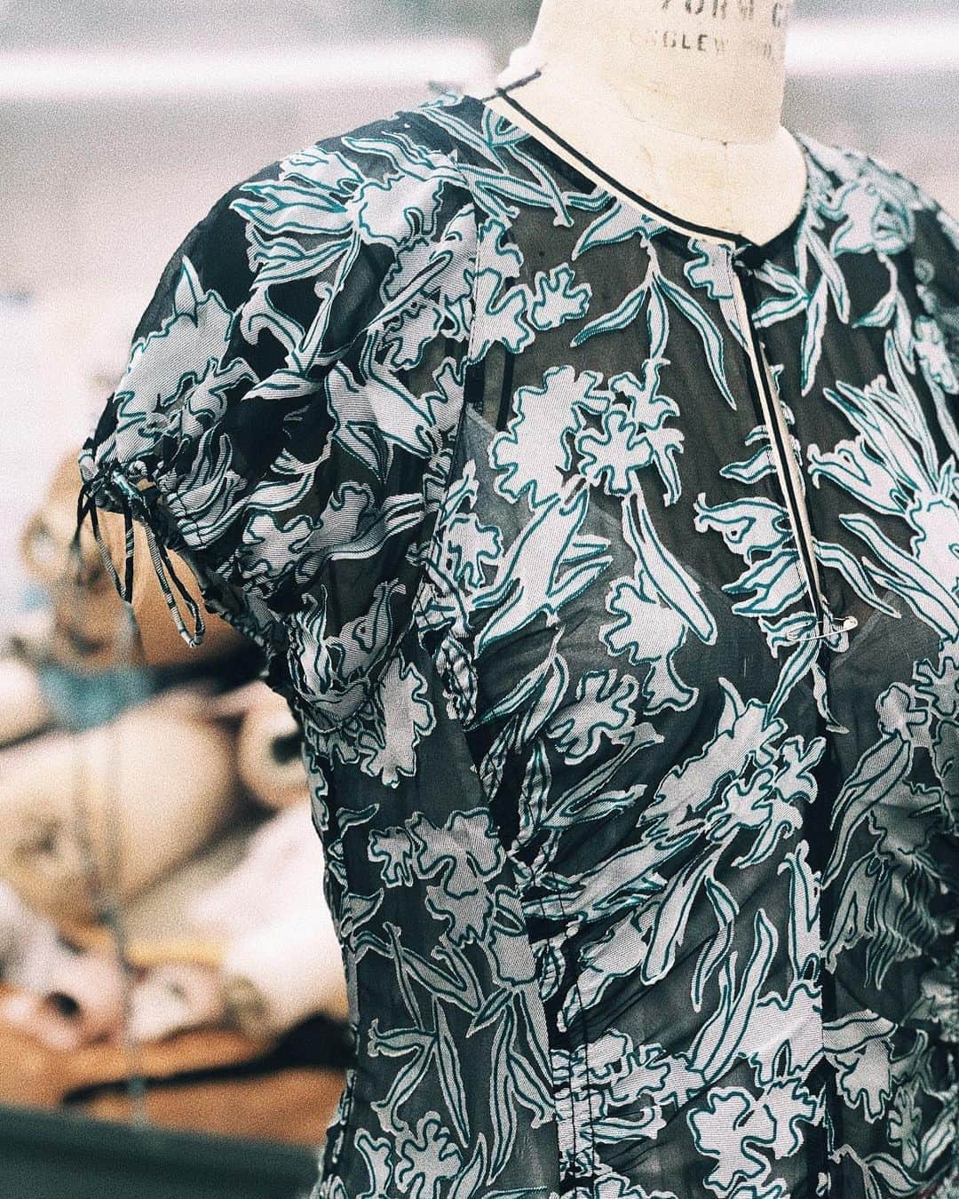 レベッカテイラーのインスタグラム：「In the studio: the Azalea Burnout Dress.」