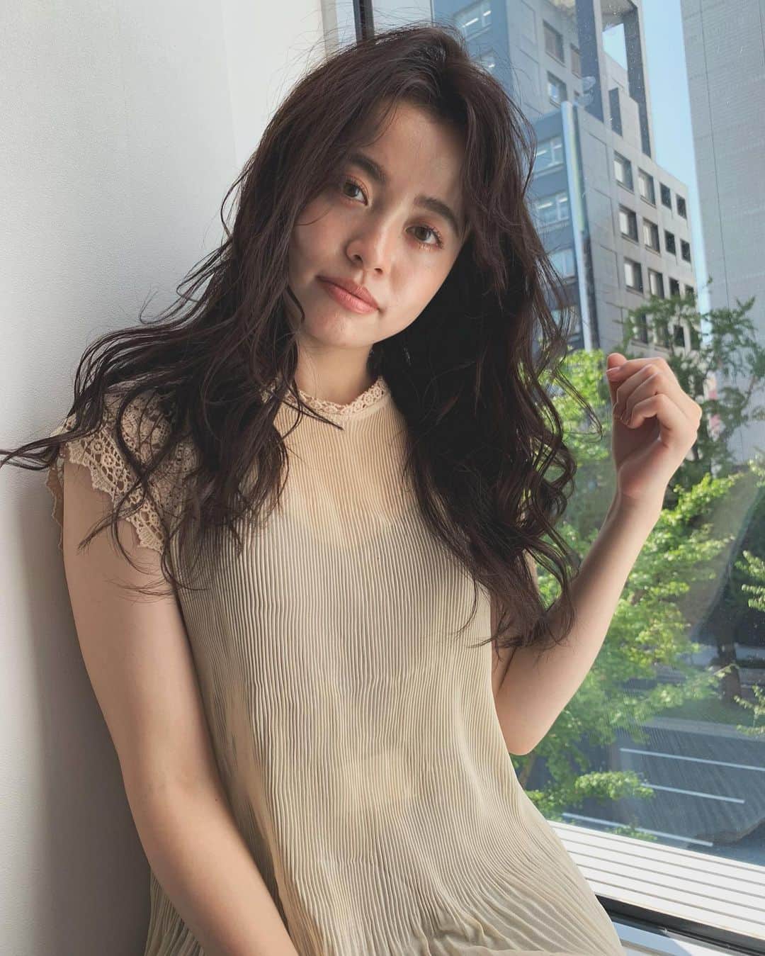 鮫島邦明のインスタグラム：「似合わせスタイル  肌によってメイクの色ののりかたが違うなーと  何事も経験していかないとわからないまずやること、そのあとしっかり反省する  この繰り返ししかないないつまで経っても  #似合わせ #似合わせカット  #梅田美容室 #シャークヘア #秋スタイル」