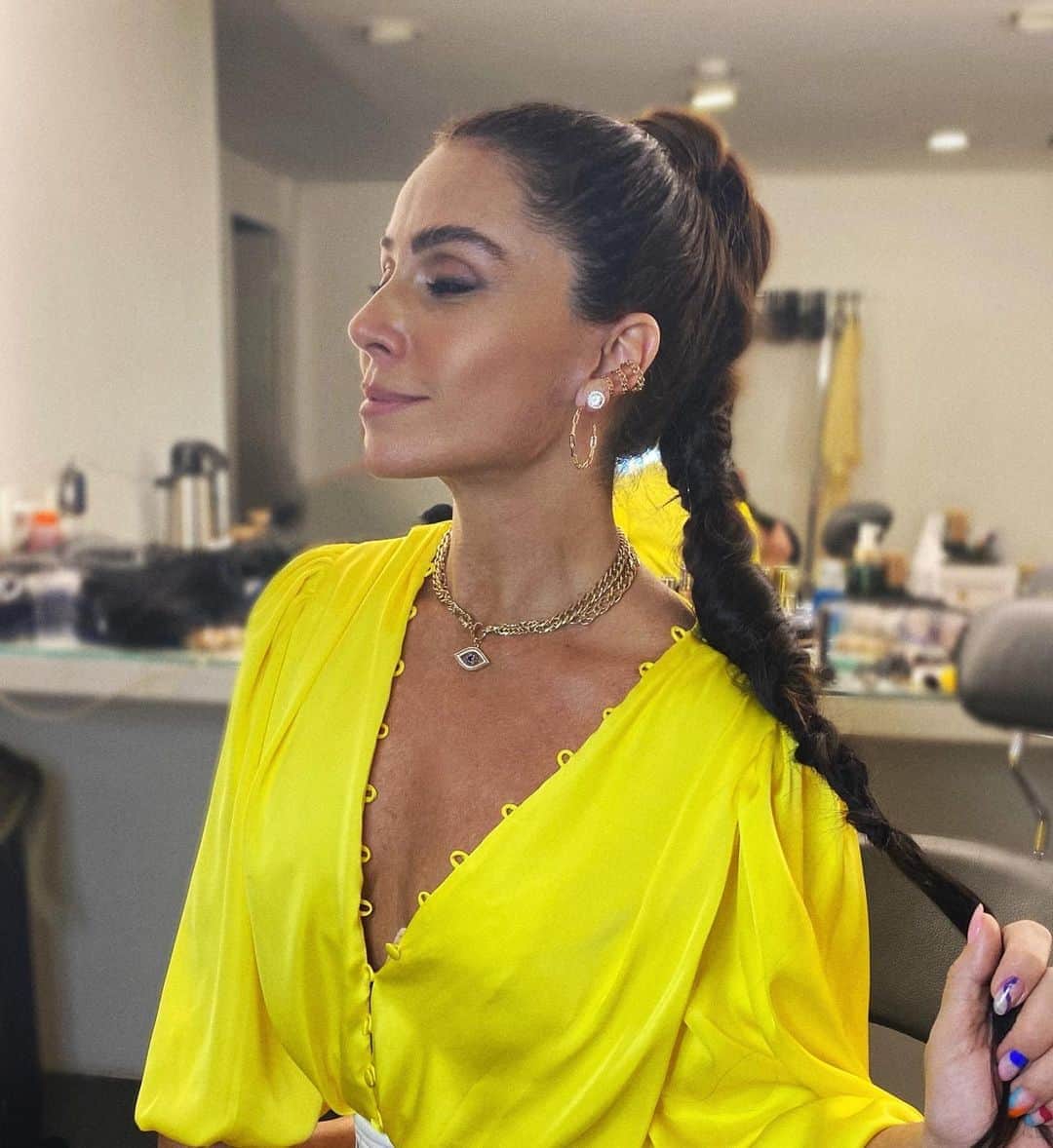 Giovanna Antonelliのインスタグラム：「Escolhi essa cor, nessa noite tão especial de lançamento da minha nova coleção com a @rommanel , Porq amarelo significa, LUZ, OTIMISMO, PROSPERIDADE e ALEGRIA ! Tudo que eu senti nessa live com vocês !  #doseujeito #AmemJesus! Muito obrigada a todos! ☀️」