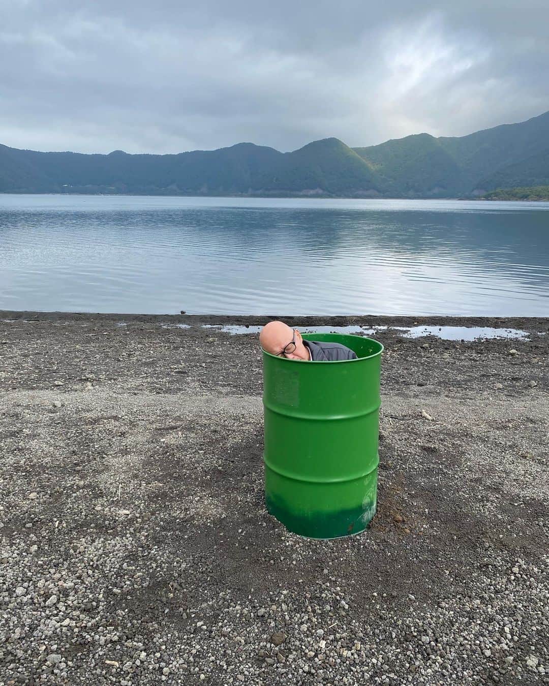 小沢仁志さんのインスタグラム写真 - (小沢仁志Instagram)「湖と六平さん❗️ ある意味アート笑」10月15日 9時54分 - ozawa_hitoshi