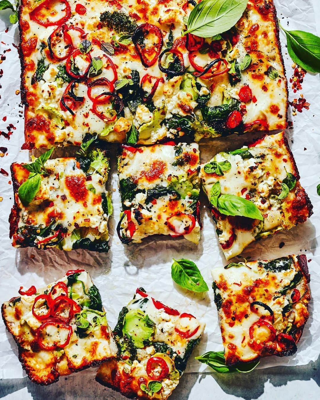 Gaby Dalkinさんのインスタグラム写真 - (Gaby DalkinInstagram)「Hold on for dear life you guys – we might never go back to regular pizza ever again. This Loaded Vegetable Detroit Style Pizza is truly spectacular! We DEMOLISHED this when I tested it, when we shot it, and will continue to do so forever and ever every time I make it! ❤️ Recipe linked in my profile! https://whatsgabycooking.com/loaded-vegetable-detroit-style-pizza/」10月15日 10時01分 - whatsgabycookin